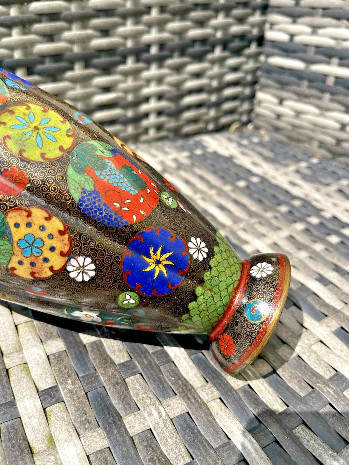 photo vintage Antique Japanese Meiji Period Cloisonne Enamel Floral 8 Lobed Vase T. Komajiro
