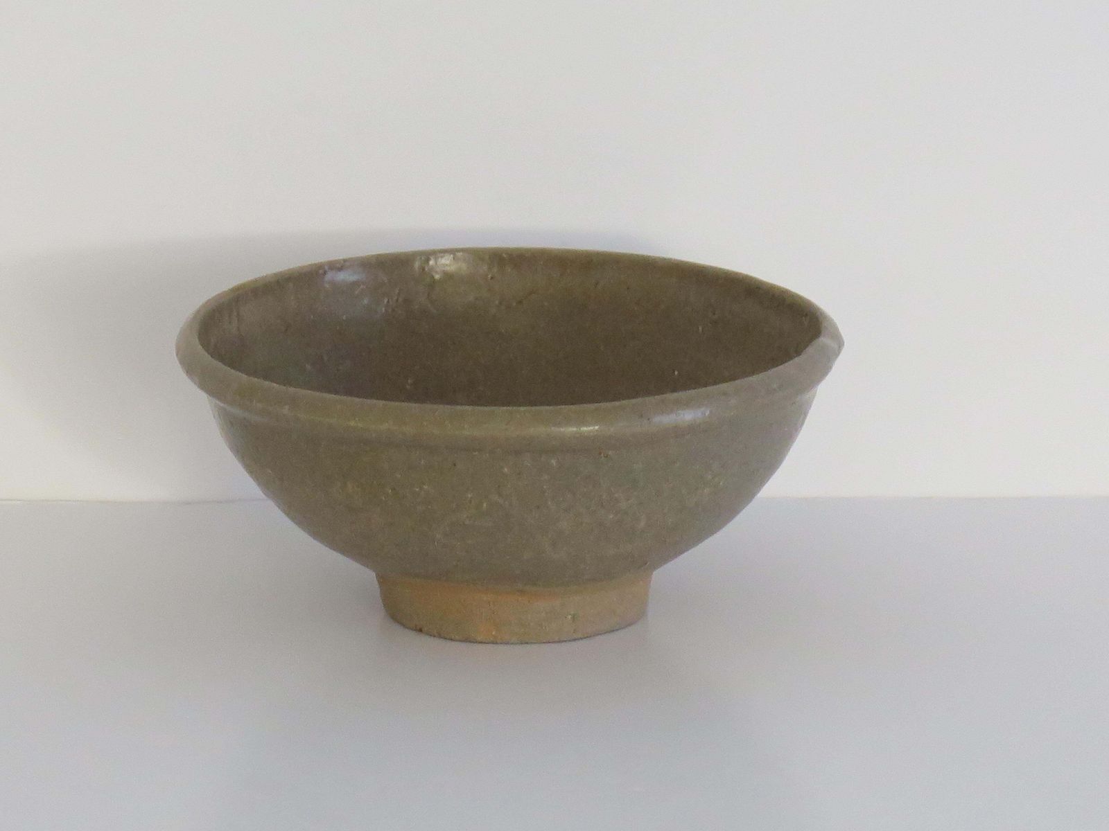 Chinese Export Longquan Celadon Bowl, Antiek Steengoed, ca. 1400 photo for sale