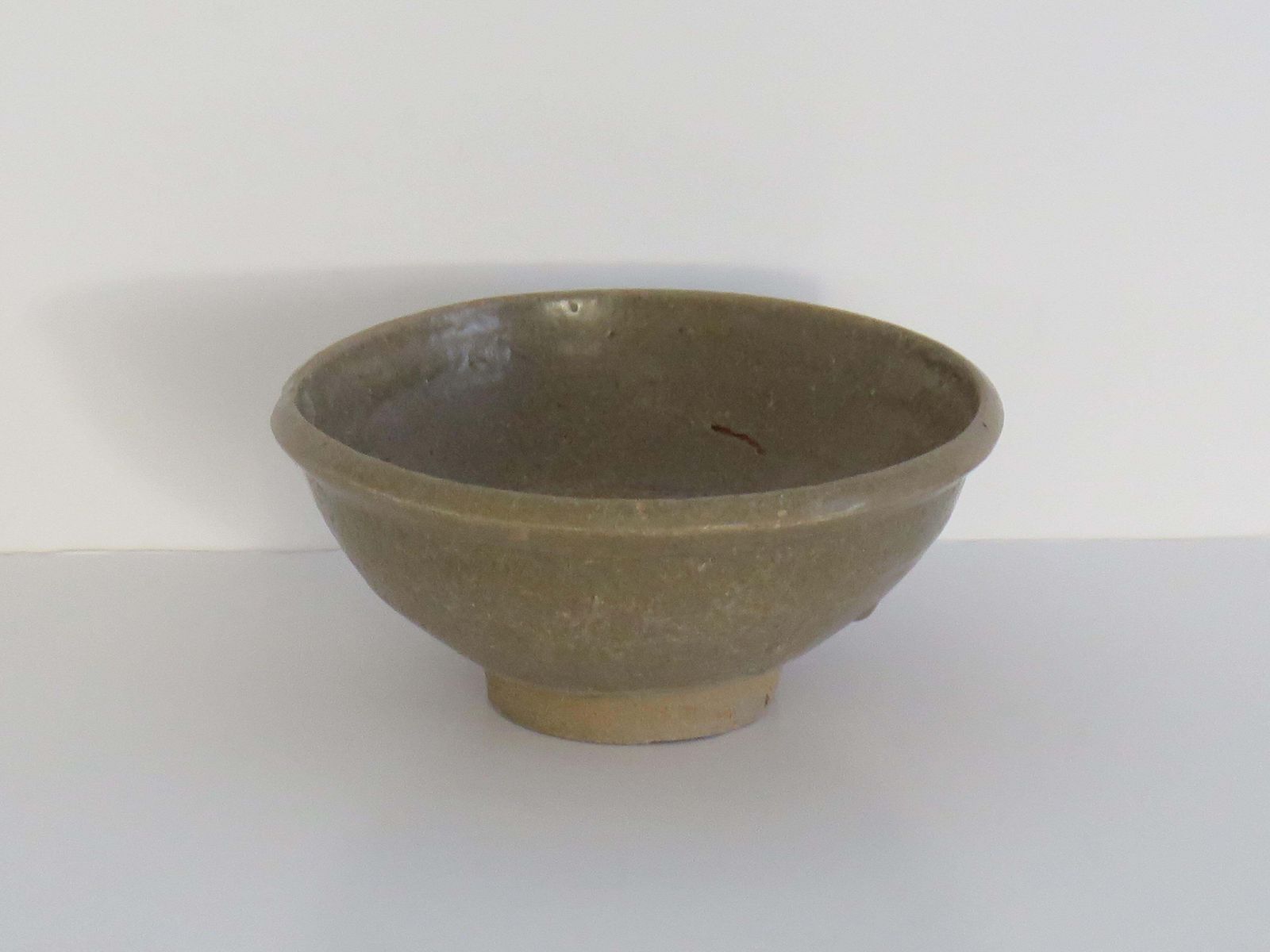 Chinese Export Longquan Celadon Bowl, Antiek Steengoed, ca. 1400 photo 365.0