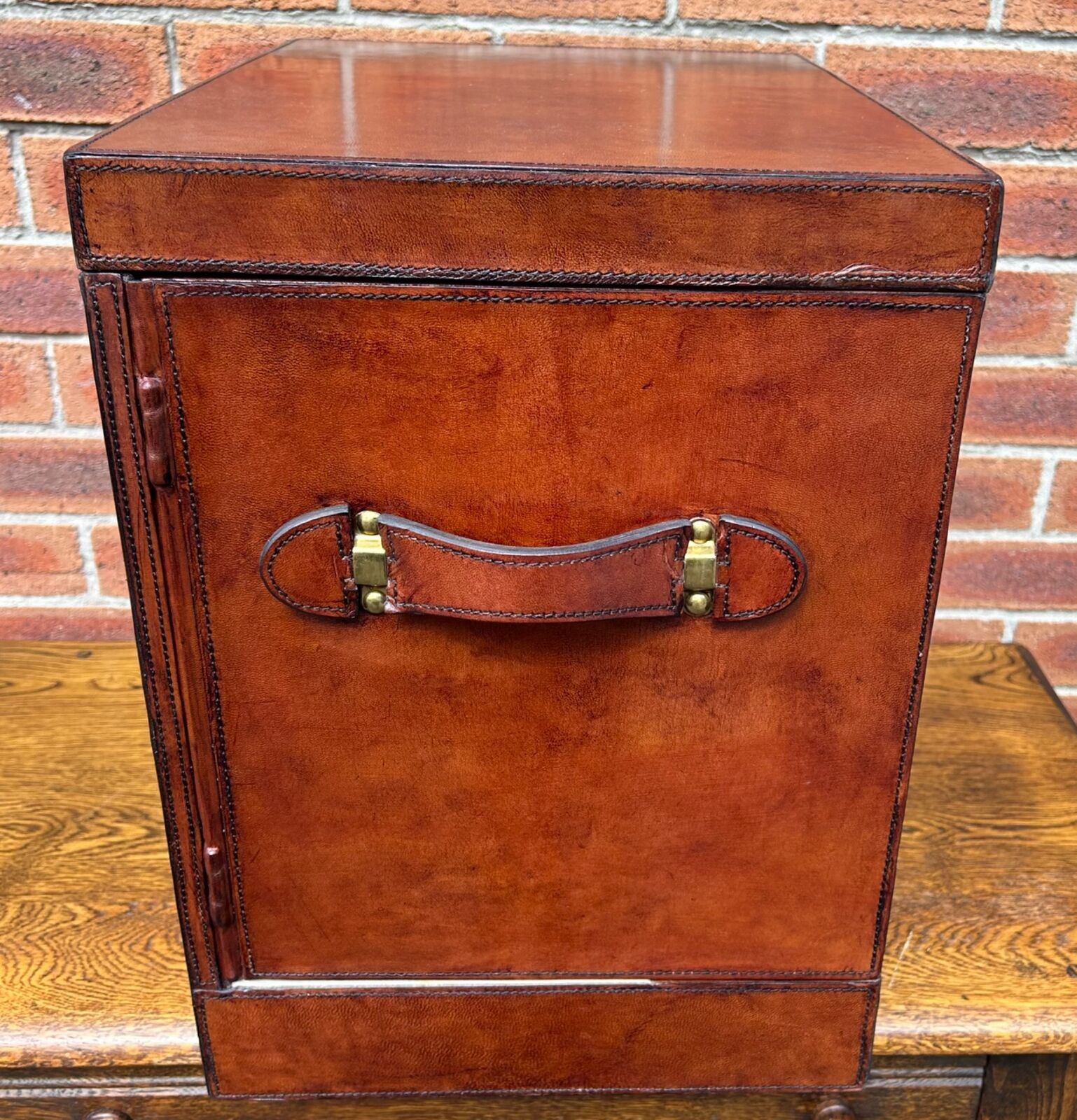 photo furniture Superb Quality Hand Crafted Antique Style Leather Campaign Portable Drinks Bar