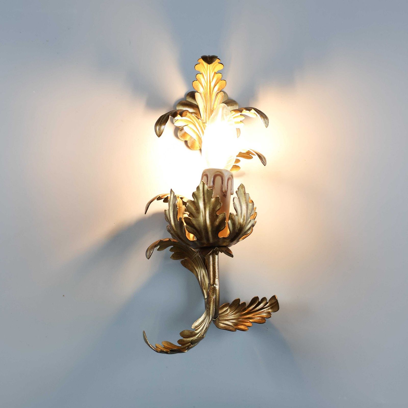 Kleine Vintage Italiaanse Vergulde Metalen Wandlamp, Florentijnse Stijl, Jaren 1980. photo vinterior