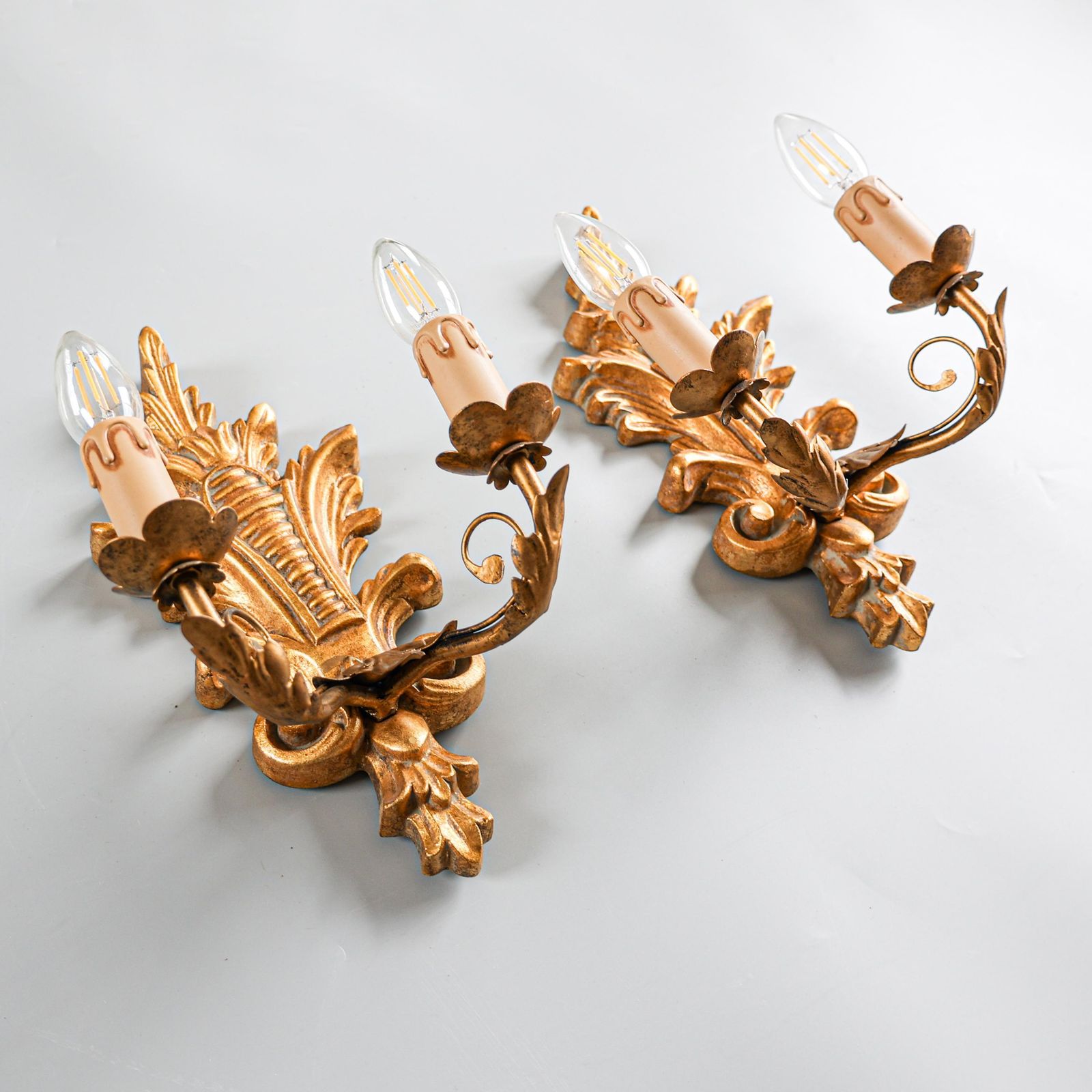 Paire d'appliques murales florentines en bois doré, années 1960, Italie. photo furniture