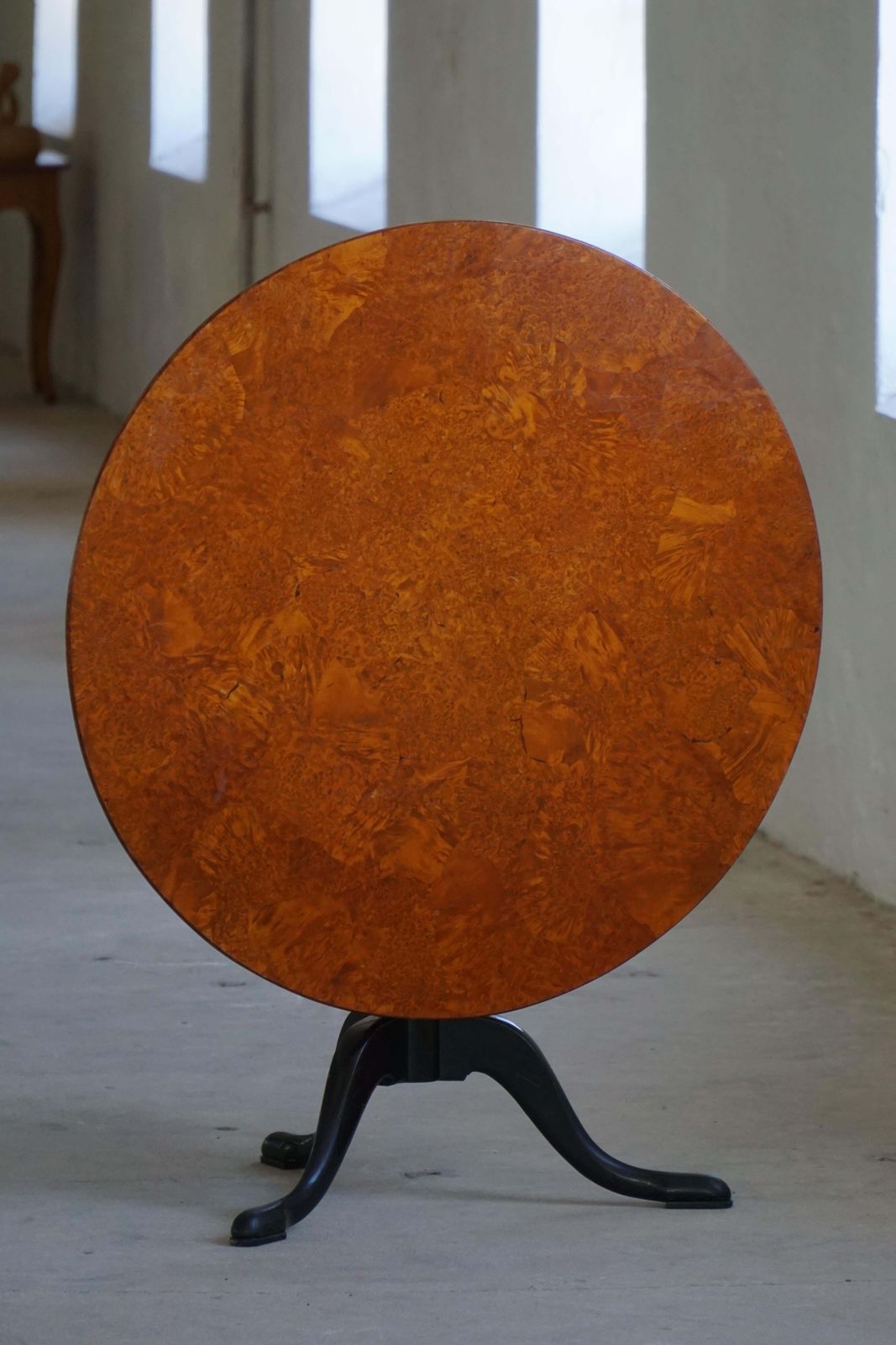 Antique Swedish Tilt Top Occasional Table In Burl Wood Veneer, Mid 19th Century photo vintage