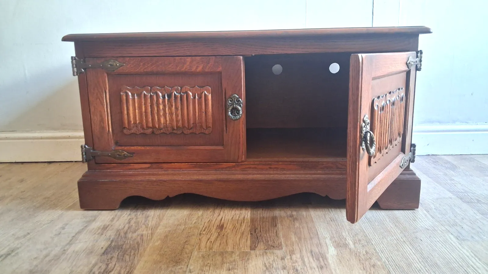 Outstanding Old Charm Solid Oak Linenfold Tv Cabinet /Media Unit