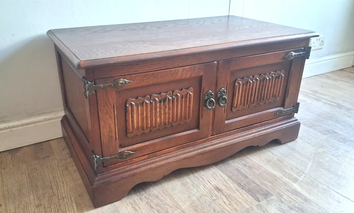Outstanding Old Charm Solid Oak Linenfold Tv Cabinet /Media Unit photo Furniture