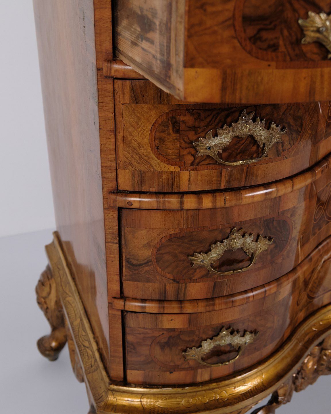 Antique Baroque Chest Of Drawers With 4 Drawers In Polished Walnut With Marquetry And Brass Handles From The 1760s photo vinterior