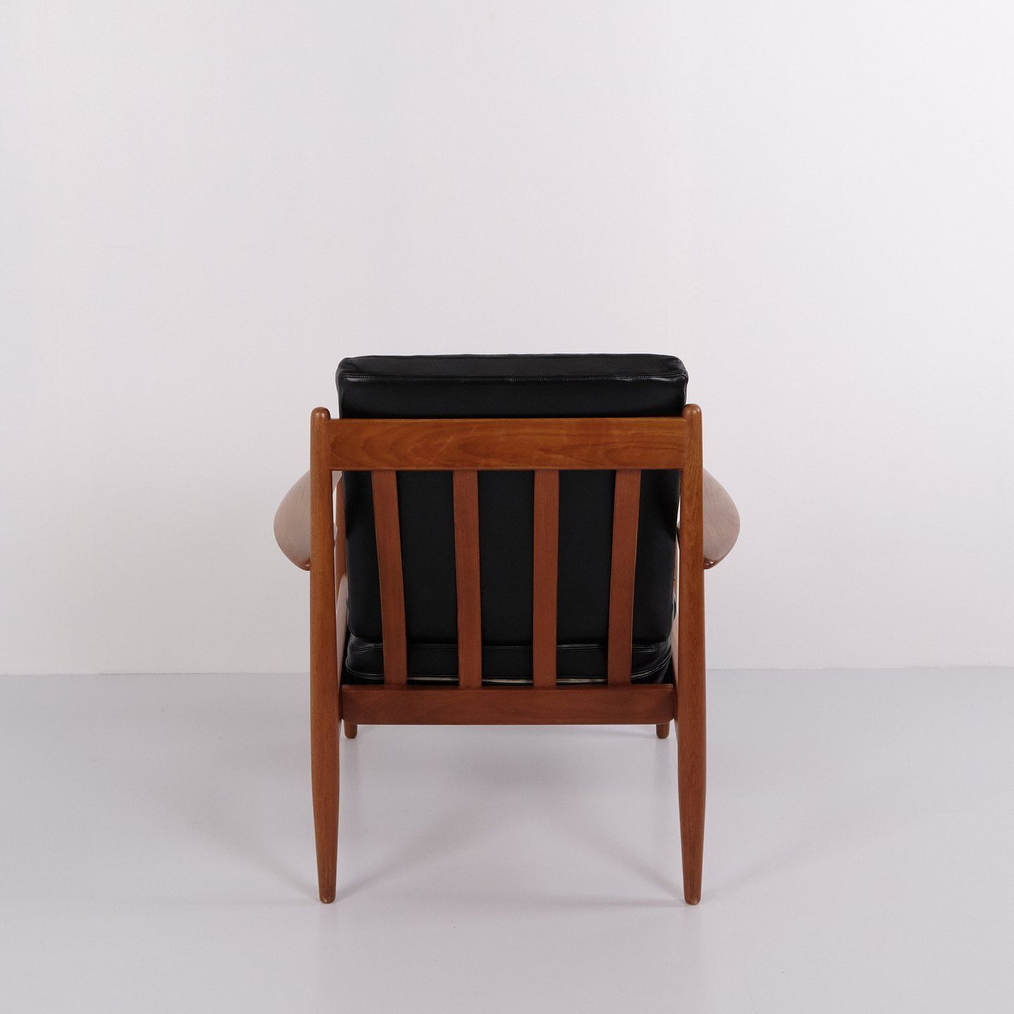 Model 118 Armchair By Grete Jalk For France & Søn In Teak And Black Leather From The 1960s photo for sale