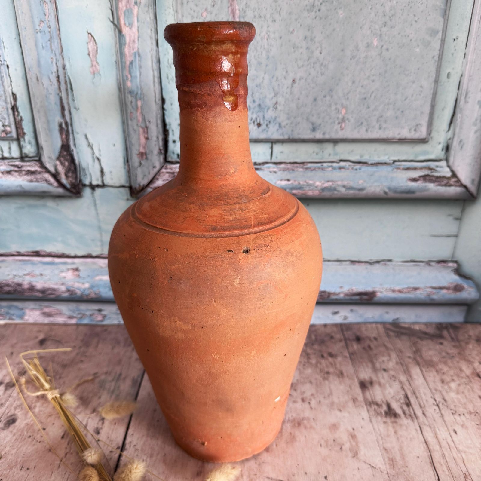Antieke terracotta amfoor photo Woonaccessoires