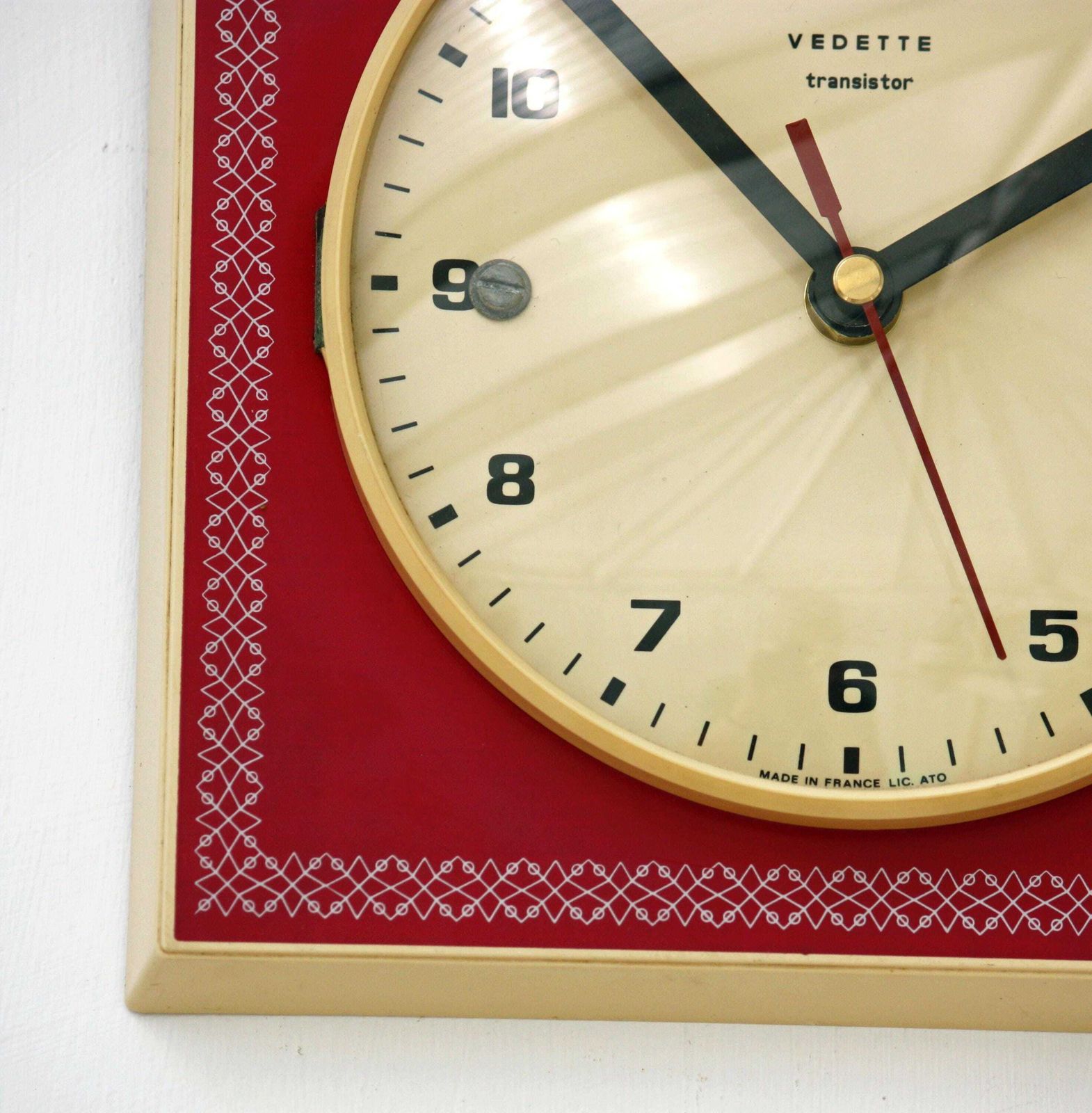 Vintage Vedette Wall Clock   20cm French Retro Mid Century Style Clock Red Gift Off The Wall Clocks photo Home Decor