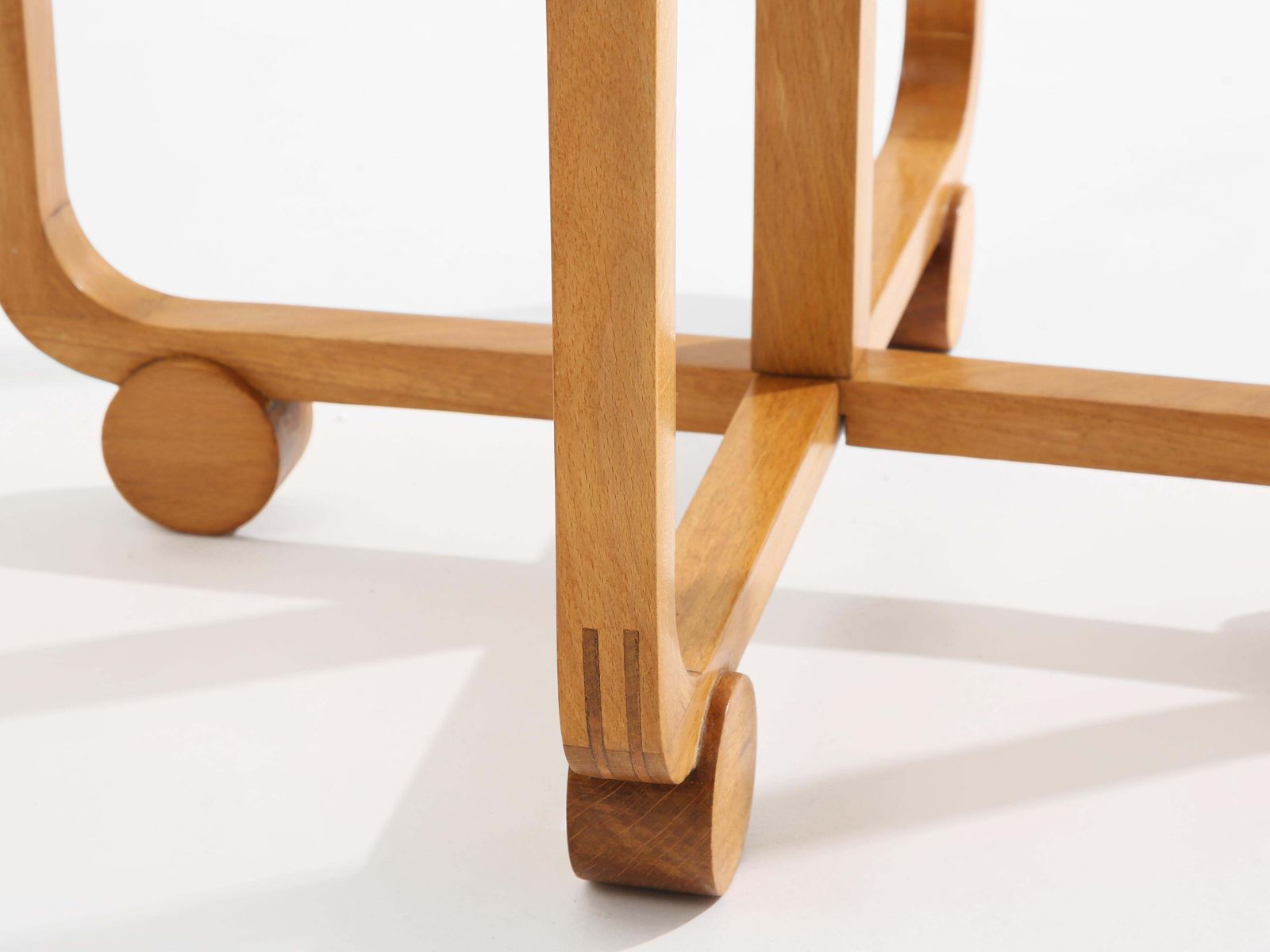 Table à quatre plateaux André Groult en bois d'érable et de hêtre, vers 1920 photo vinterior