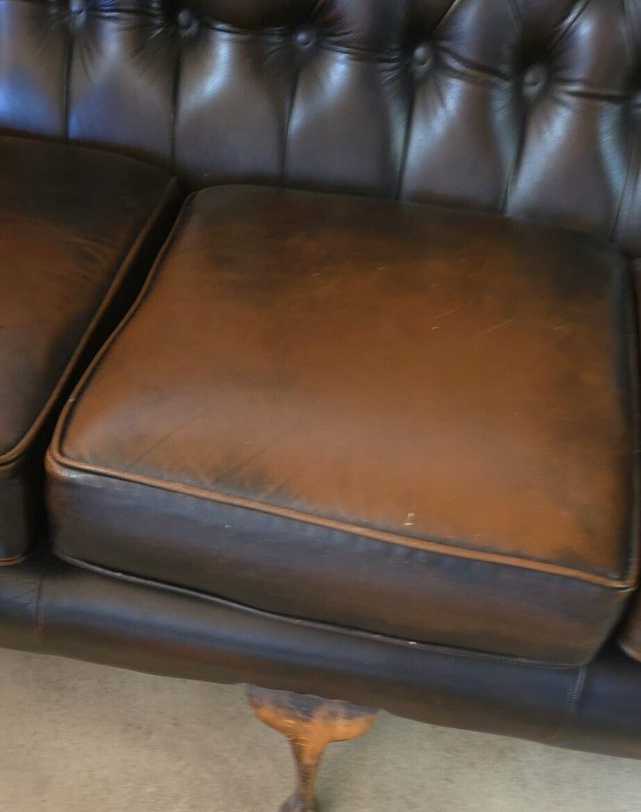 photo vintage Vintage Queen Anne Style High Back Brown Leather Chesterfield Sofa