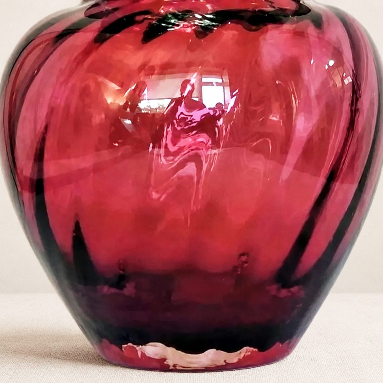 Dartington Cranberry Glass Vaas met Zilveren Franjekraag photo for sale