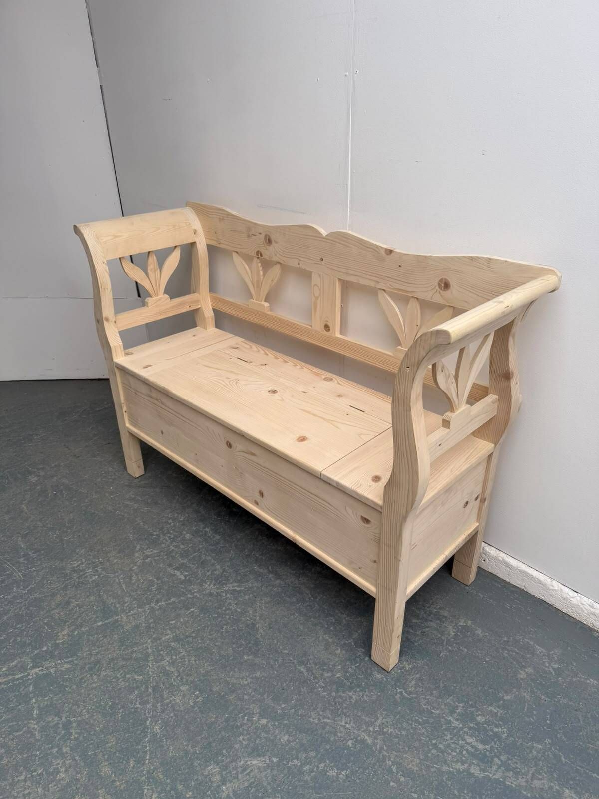 A Lovely Reclaimed Pine 2 Seater Tulip Bench To Wax / Paint