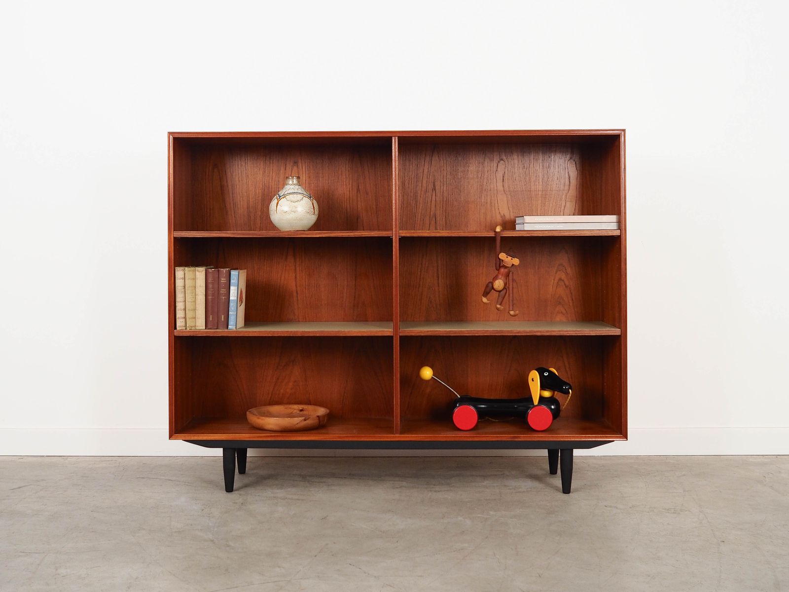 Teakhouten boekenkast, Duits design, jaren 1970, geproduceerd door RT Möbel photo furniture