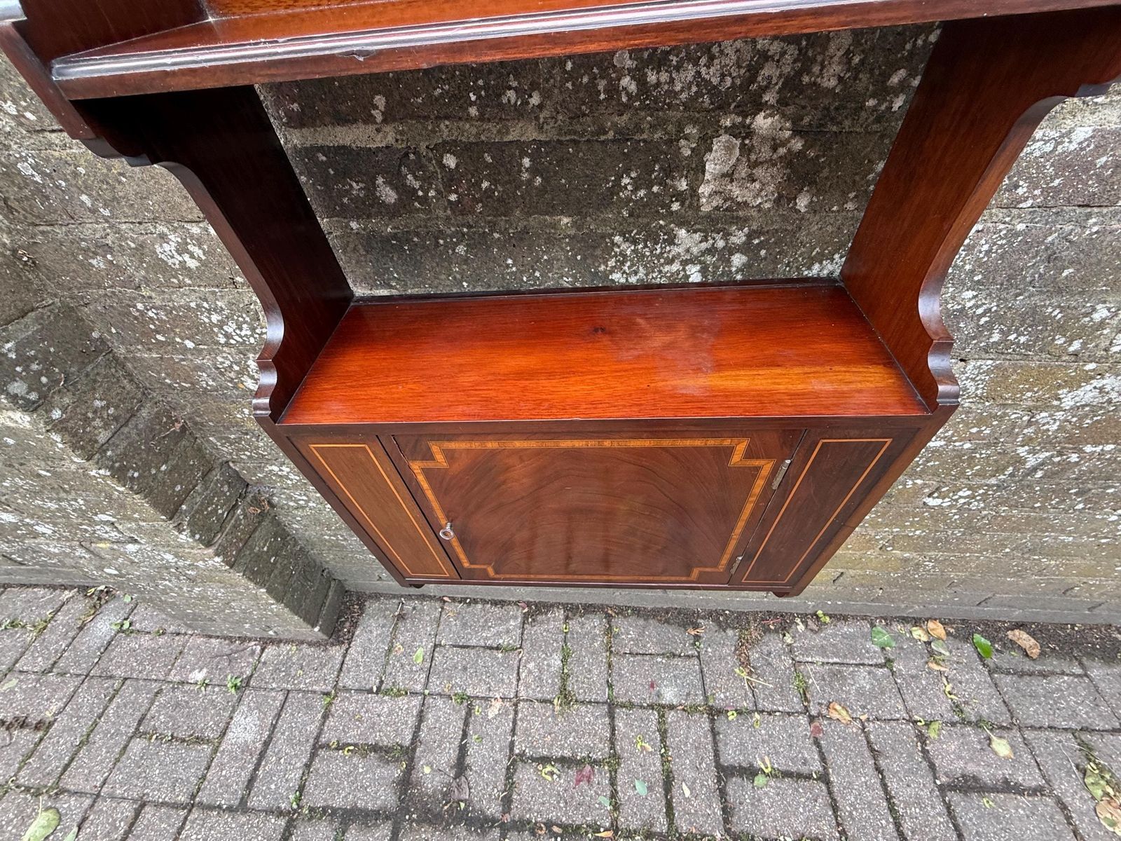 photo vintage Superb Antique Mahogany Wall Hanging Cabinet With Inlaid Veneer And Working Lock