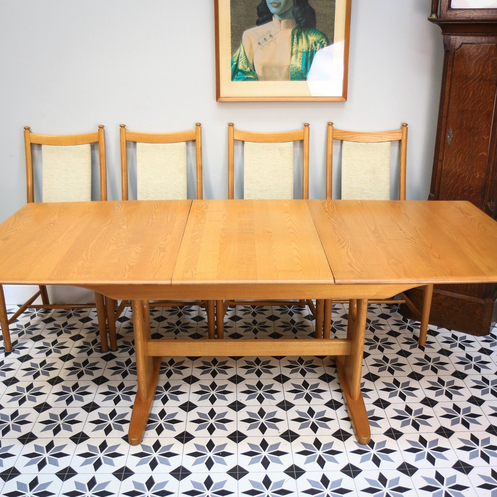 Ercol Windsor Large Extending Dining Table And Four Windsor Penn Chairs photo vintage