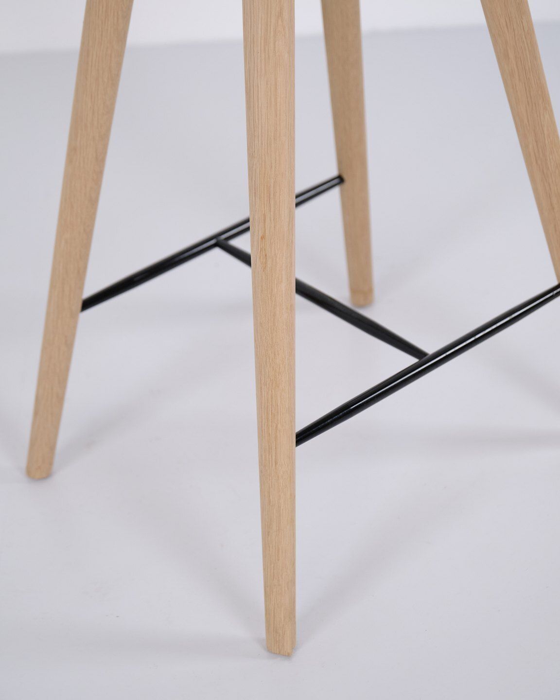 Pair Of Mater Bar Stools In Oak And Natural Leather photo vinterior