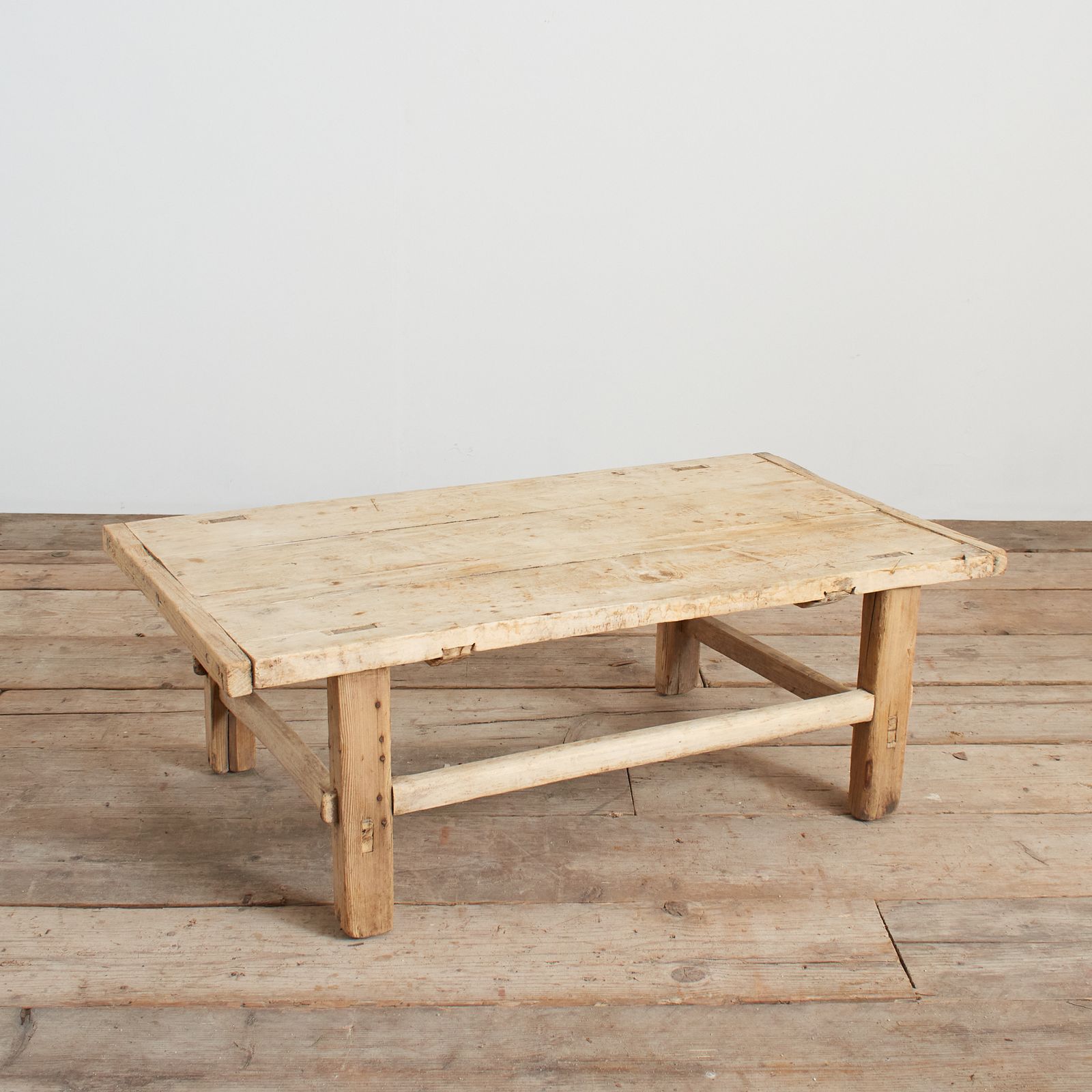 Antique Rustic Elm Coffee Table – Bb photo furniture