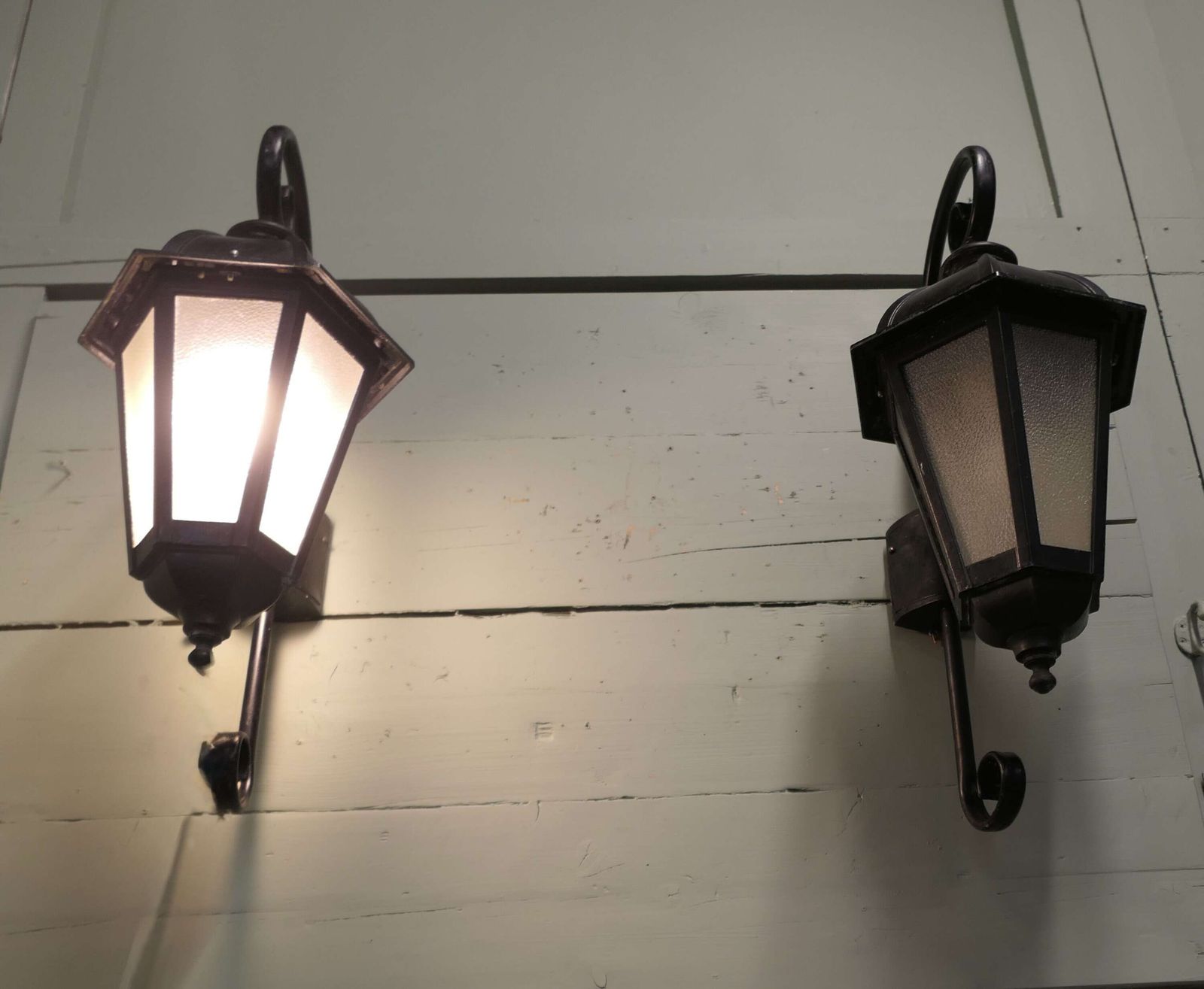 A Large Pair Of Entrance Door Wall Lights, Wall Lanterns 2 Wonderful Pieces, photo furniture