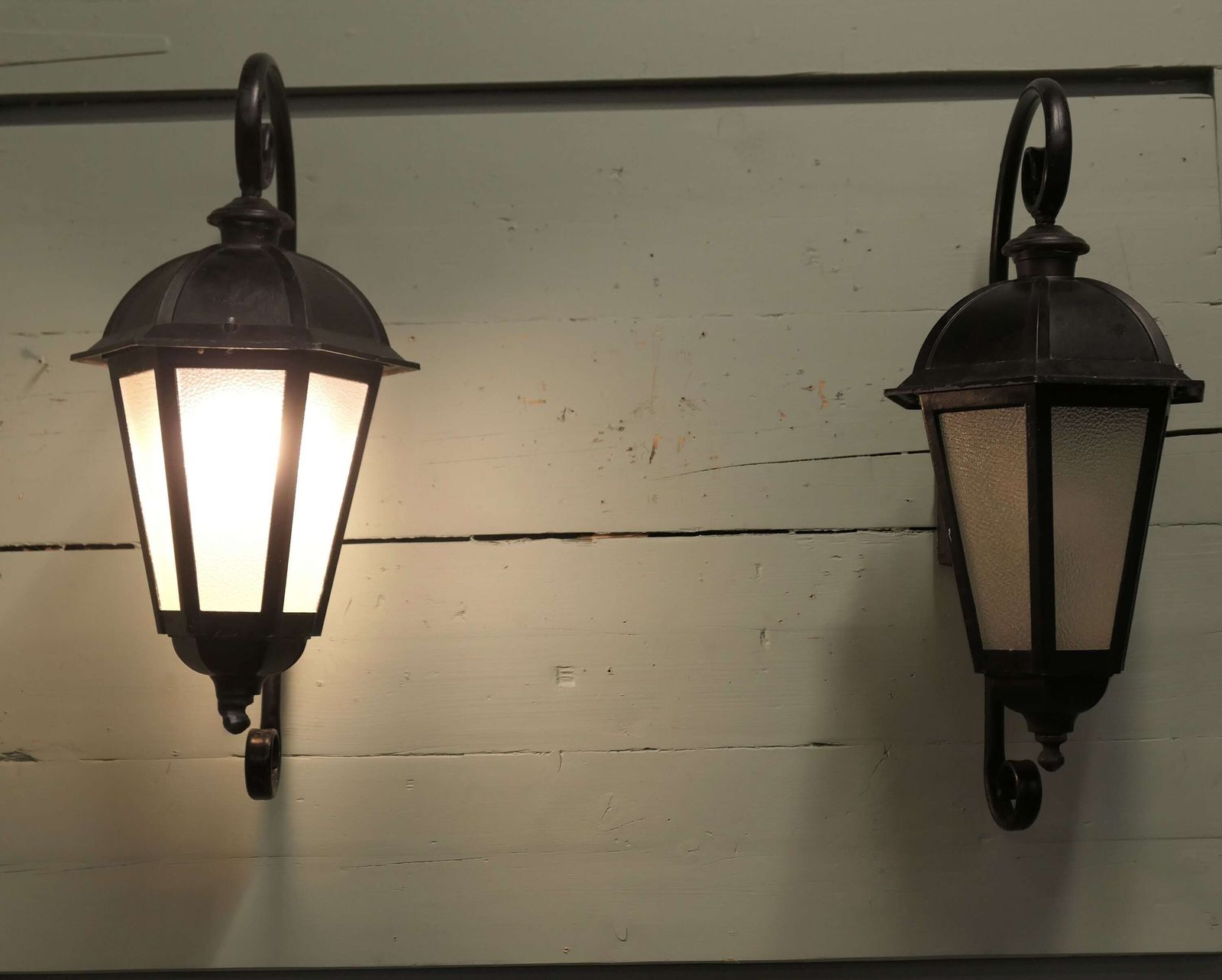 A Large Pair Of Entrance Door Wall Lights, Wall Lanterns 2 Wonderful Pieces, photo vinterior