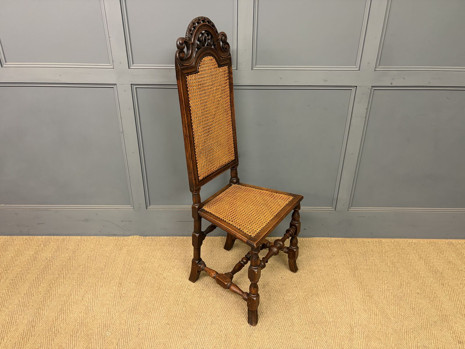 photo furniture Set Of 3 Carolean Style Chairs
