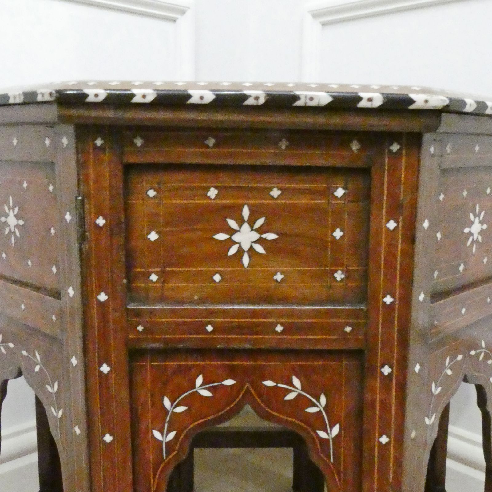 photo furniture Late 19th Century Hoshiarpur Octagonal Table