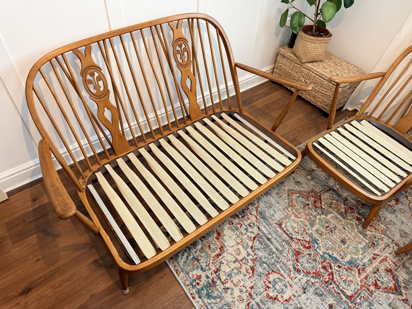 Ercol Windsor 3 Piece Lounge Suite – Rare Fleur De Lys Splat – Mid Century Elm & Beech photo furniture