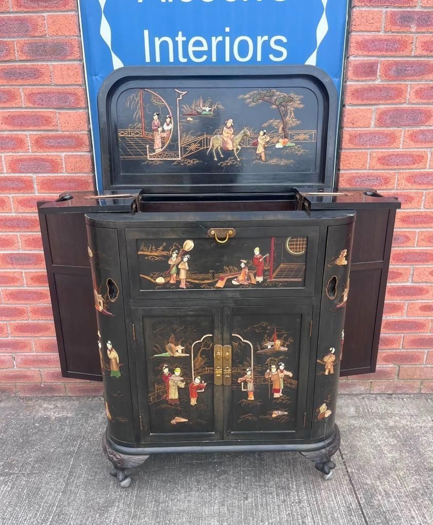 Vintage Chinese Black Lacquer With Oriental Figures Cocktail Bar Drinks Cabinet