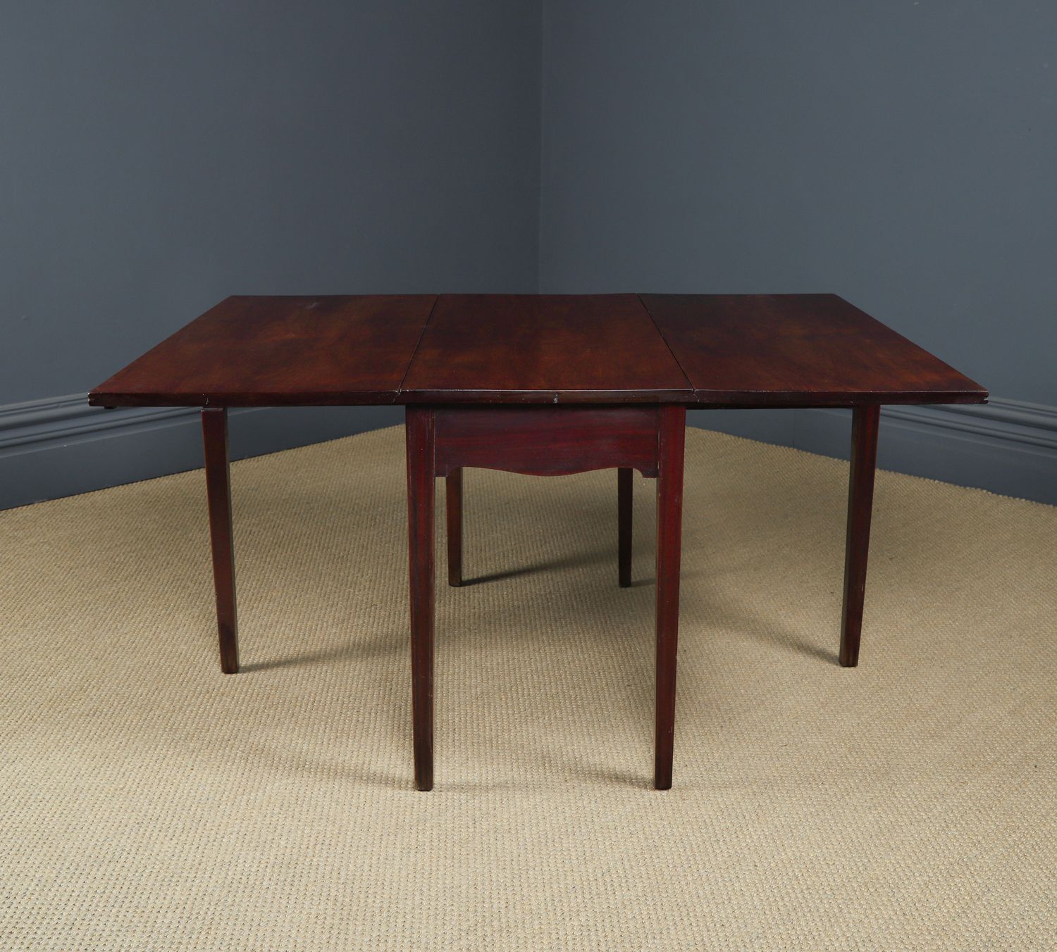 English Georgian Mahogany Folding Centre Dining Table (Circa 1800) photo for sale