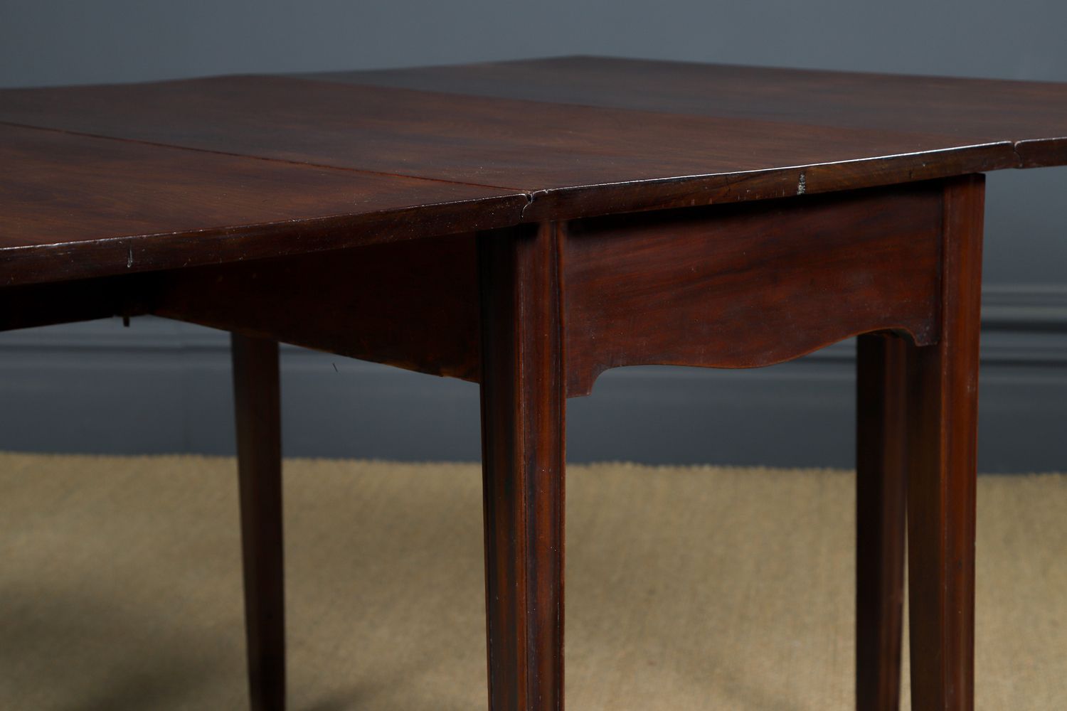 English Georgian Mahogany Folding Centre Dining Table (Circa 1800) photo Furniture