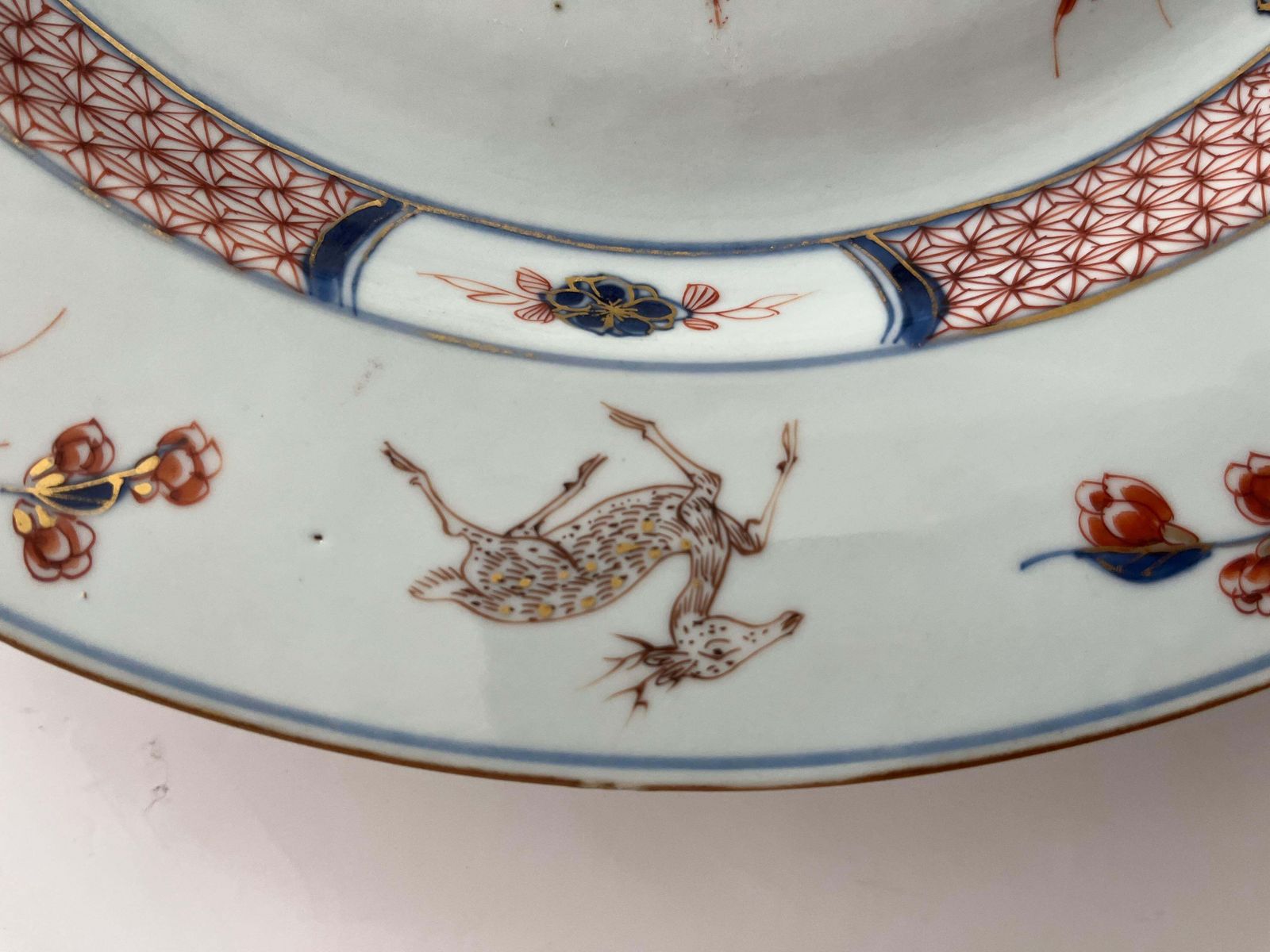 photo vinterior Chinees Imari groot handgeschilderd bord, Kangxi-periode, ca. 1700