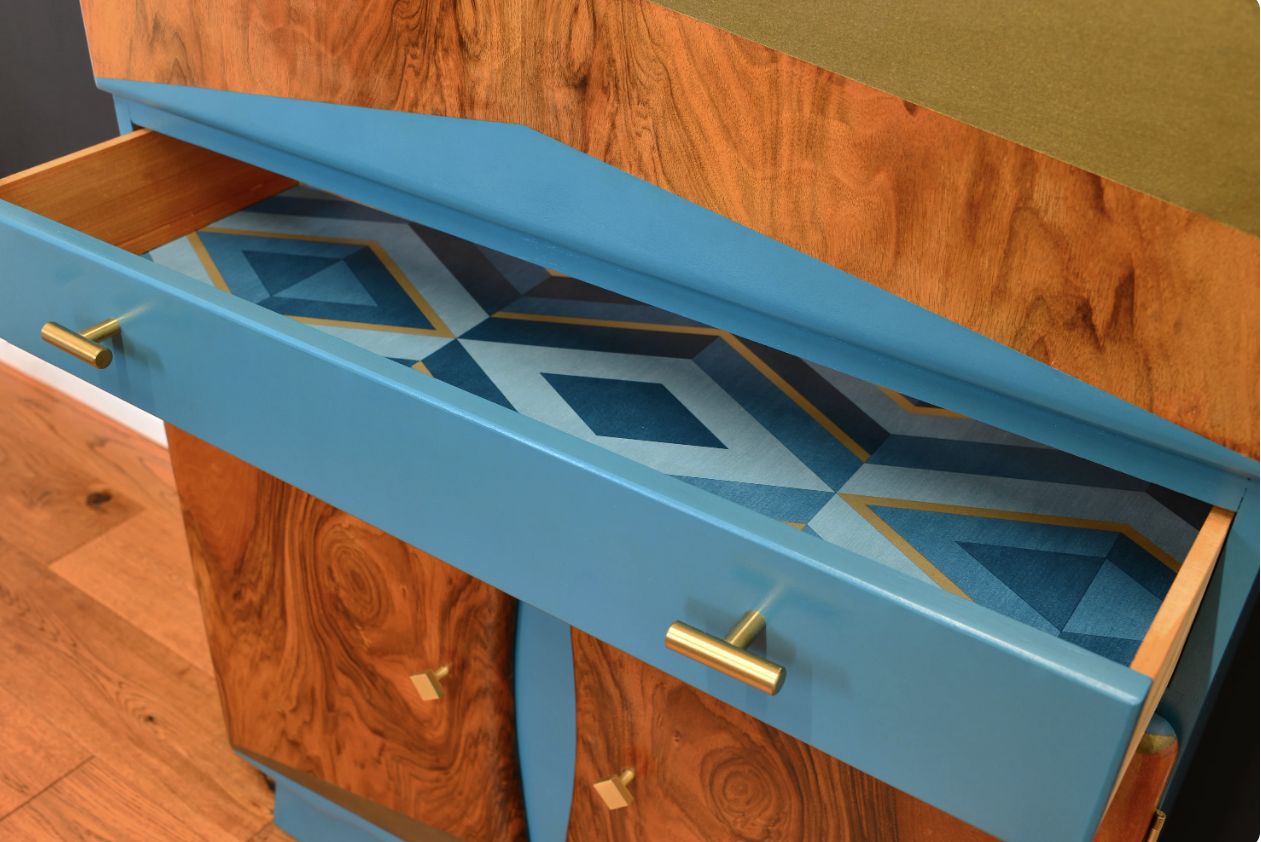 Mid Century Cocktail Cabinet, Retro Design. photo vinterior
