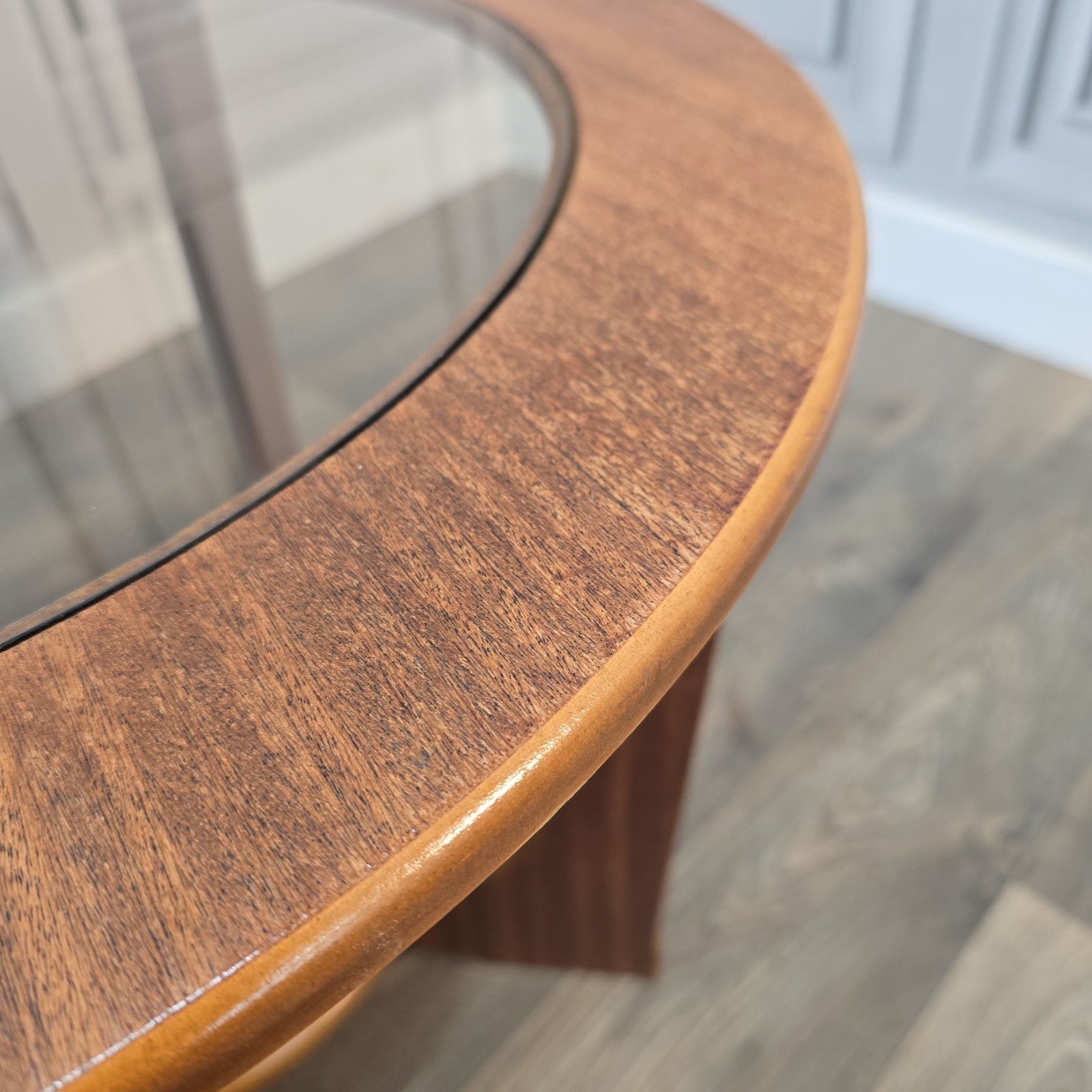 photo vinterior Mid Century Coffee Table Round Wood Teak Effect Vintage Glass Top Retro Mcm