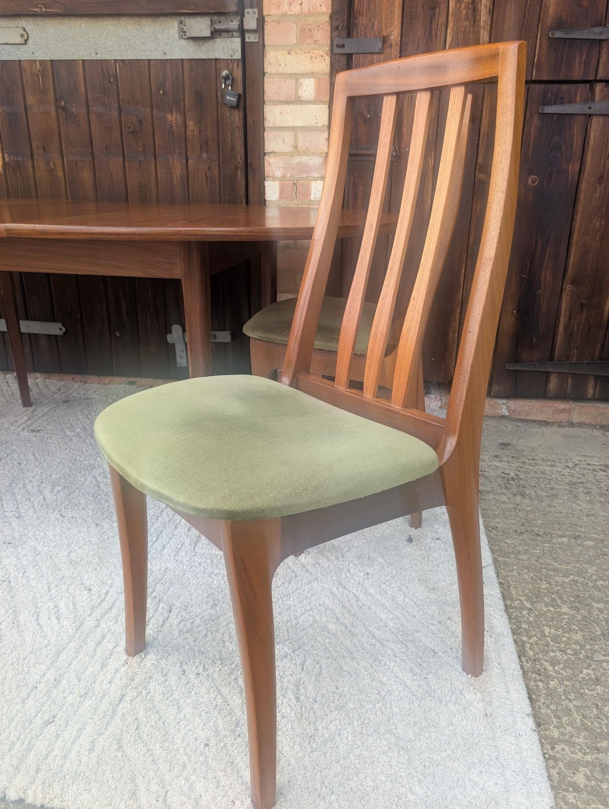 photo vintage Mid Century Extending Teak Dining Table And 4 Chairs In The Style Of Sutcliffe Todmorden.
