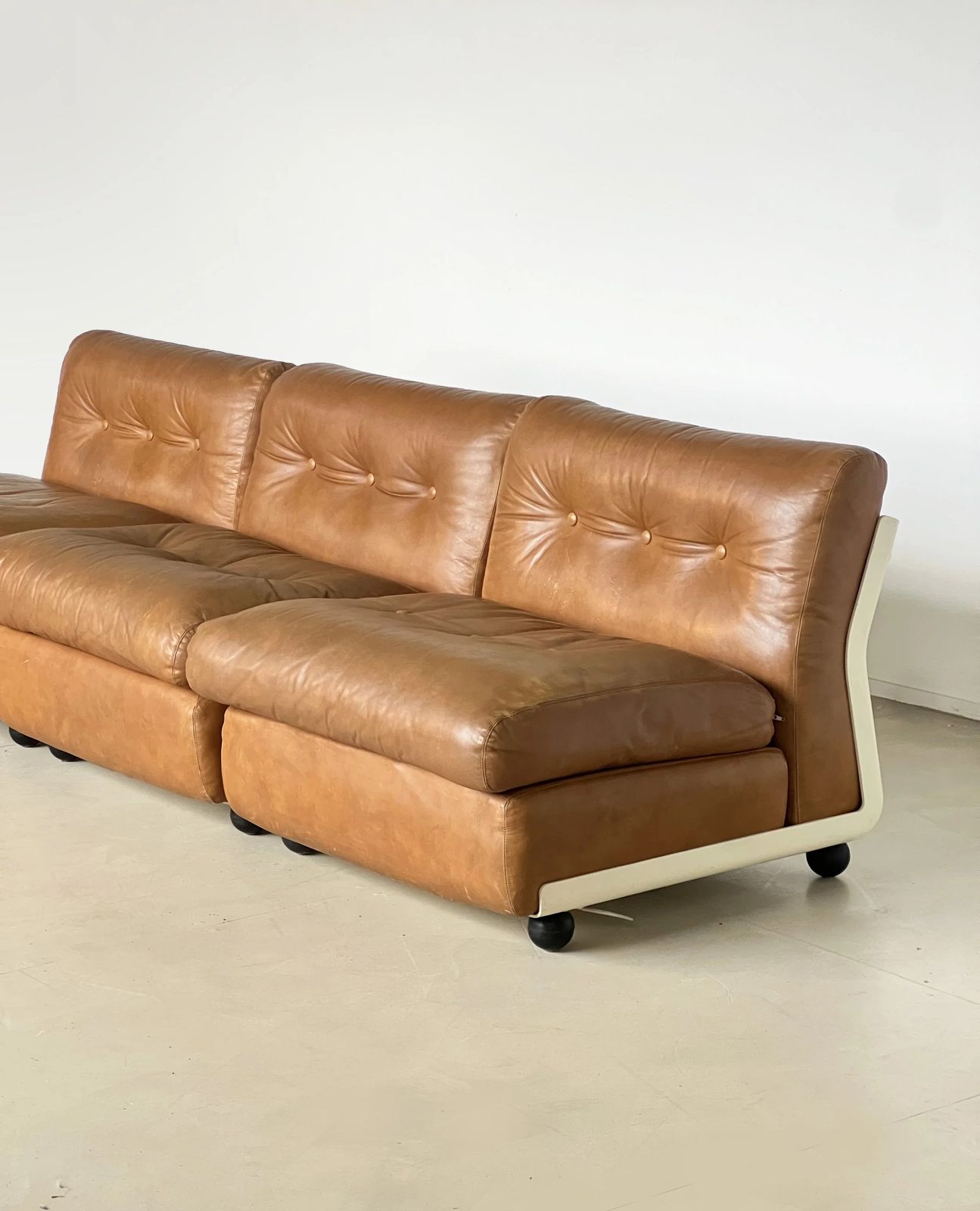 Amanta Tan Leather 3 Module Sofa By Mario Bellini photo Furniture