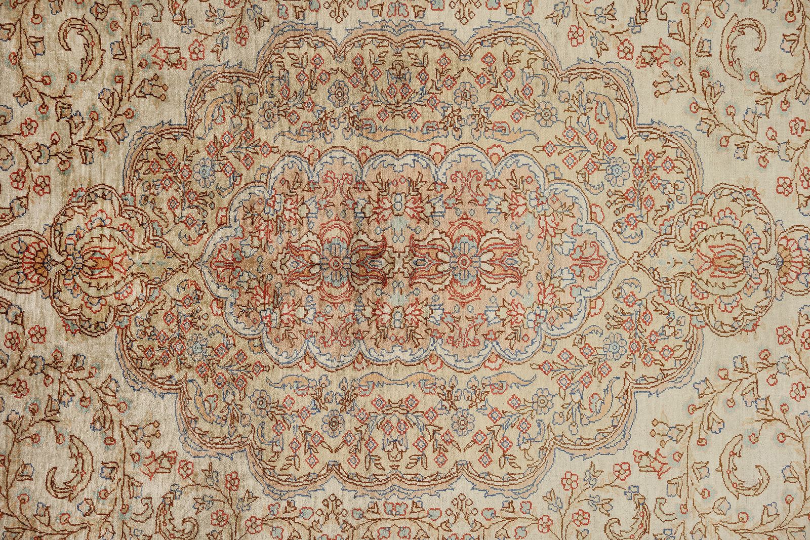 Istanbul Antique Silk, 1920s photo vinterior