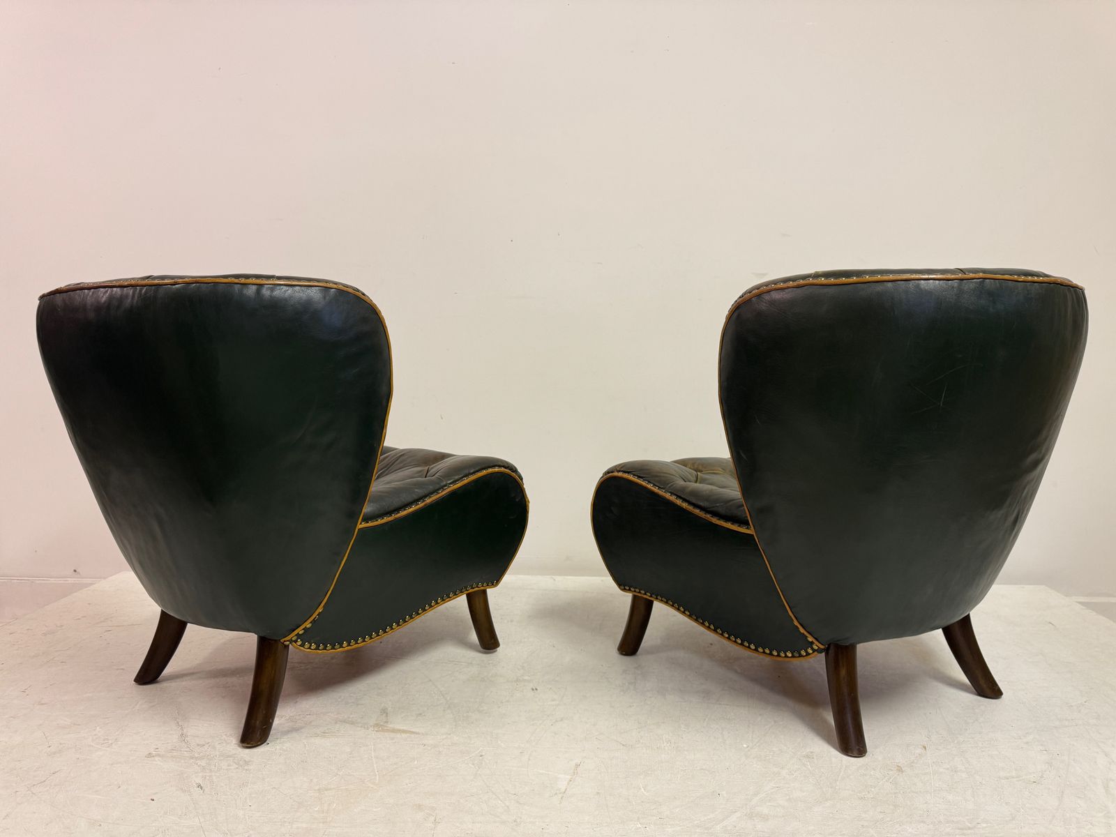 photo vintage Pair Of 1940s Danish Lounge Slipper Chairs In Green Patinated Leather