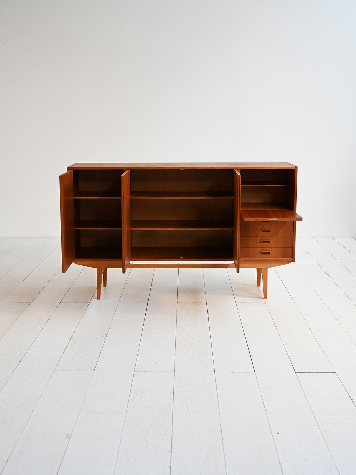Scandinavisch teakhouten dressoir, jaren 1950–60 photo for sale