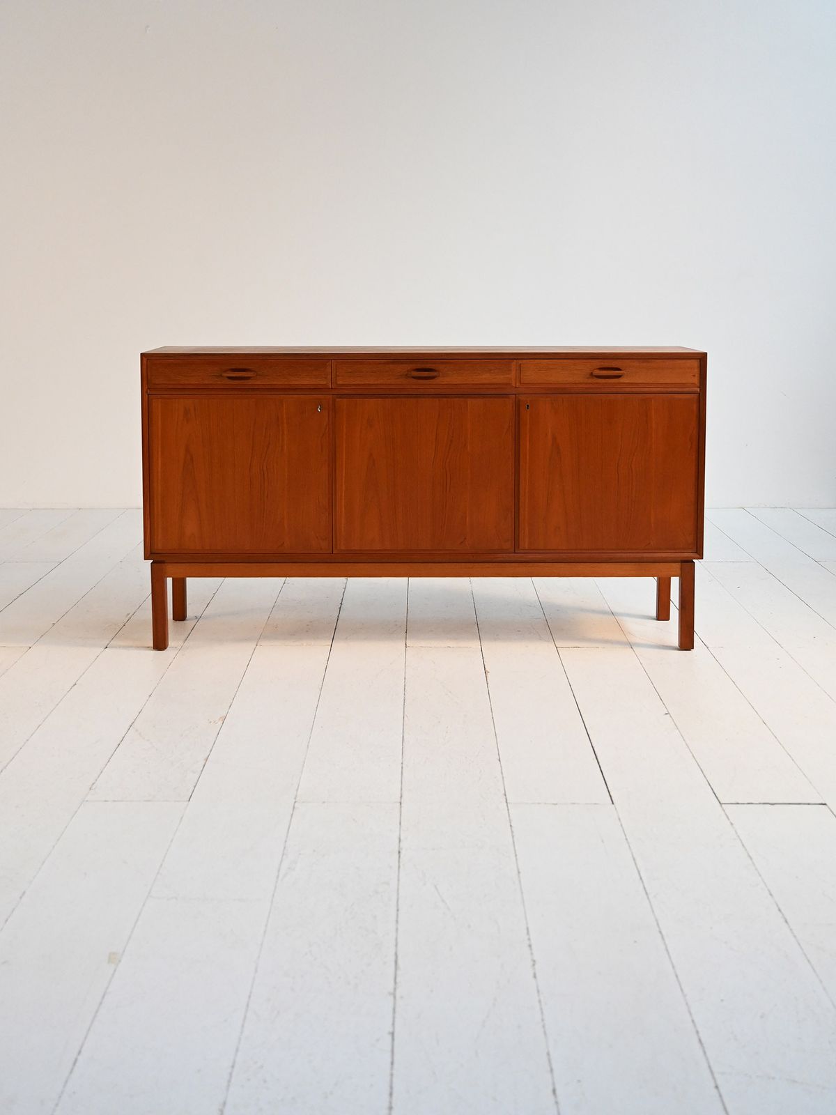 Scandinavisch Teakhouten Dressoir, Jaren 1950–60 photo furniture