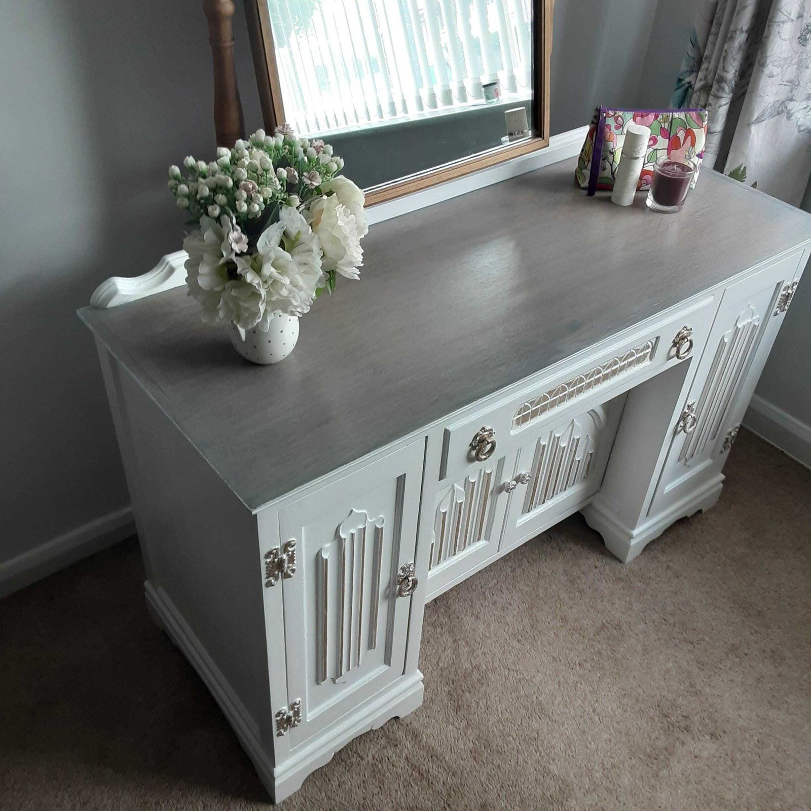 Old Charm French Style Dressing Table. photo vinterior