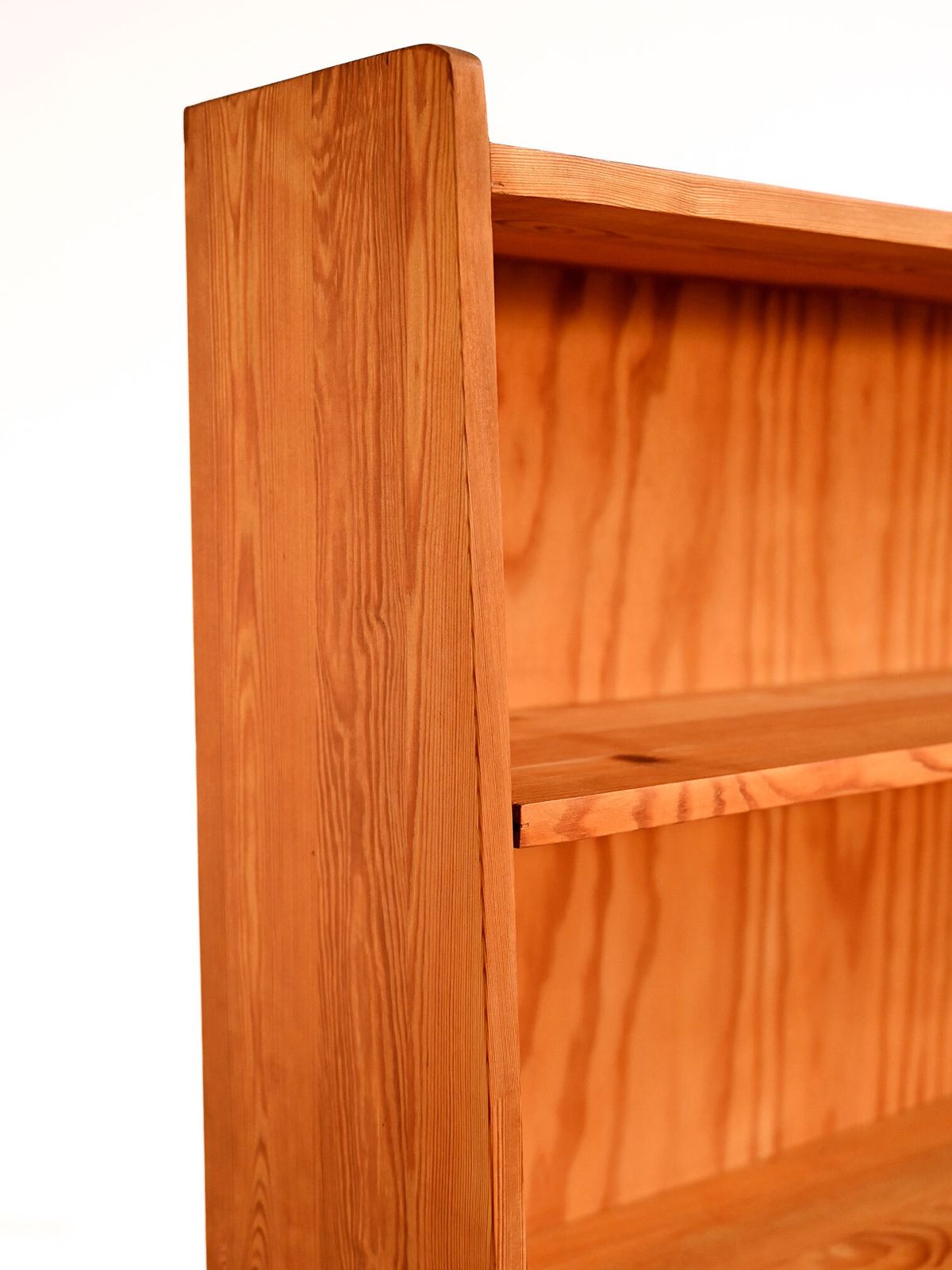 Mid Century Scandinavaanse Boekenkast Van Massief Grenenhout photo 1110.0