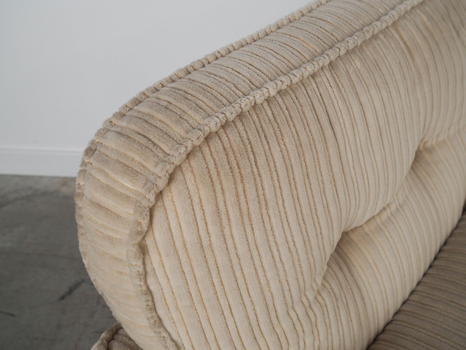 photo for sale Crème fauteuil Soffio, Italiaans design, jaren 1970, geproduceerd door Doimo