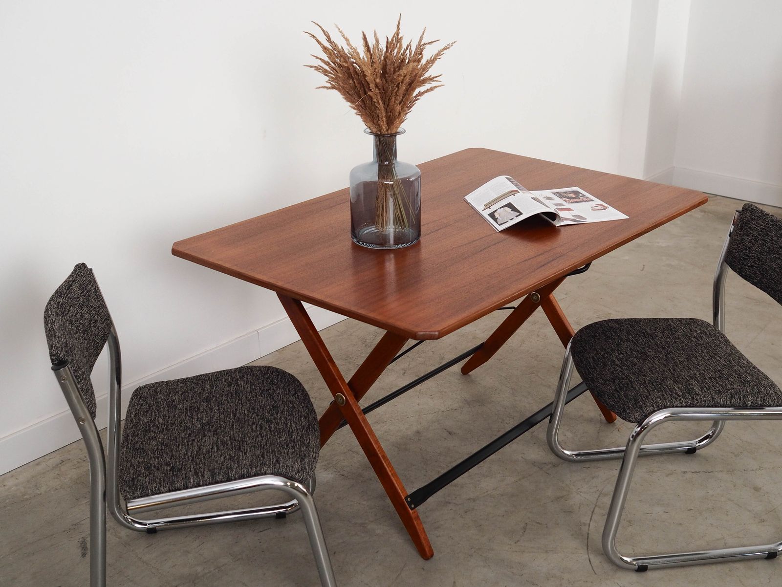 Table pliante en teck, design italien, années 1970, fabriquée en Italie photo for sale
