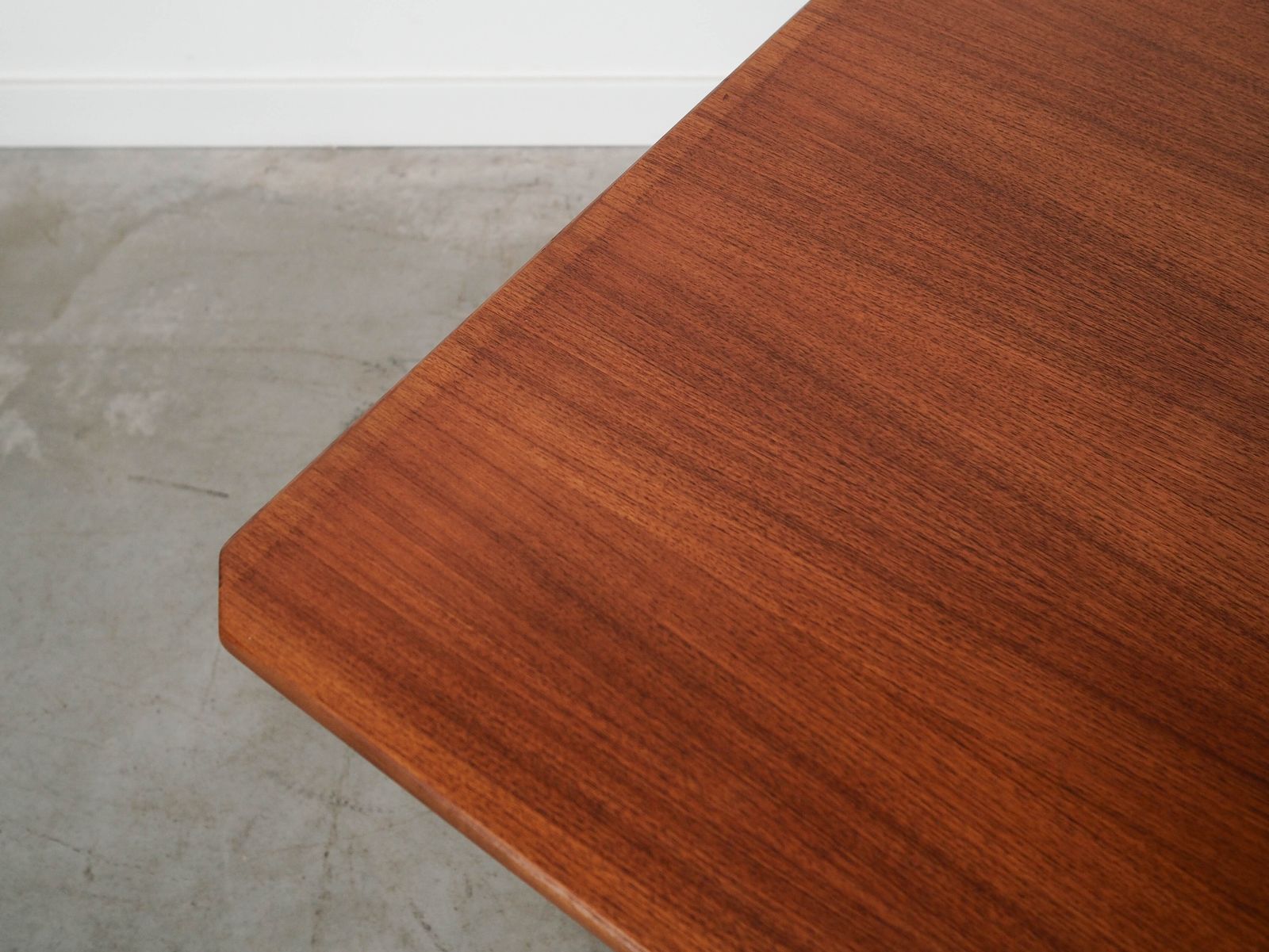 Table pliante en teck, design italien, années 1970, fabriquée en Italie photo vintage