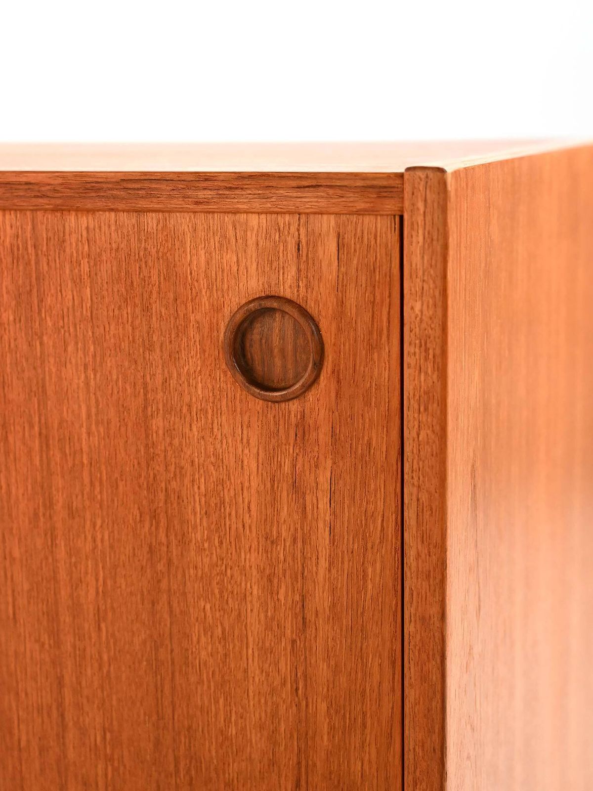 photo furniture Scandinavisch teakhouten dressoir, ca. jaren 1960
