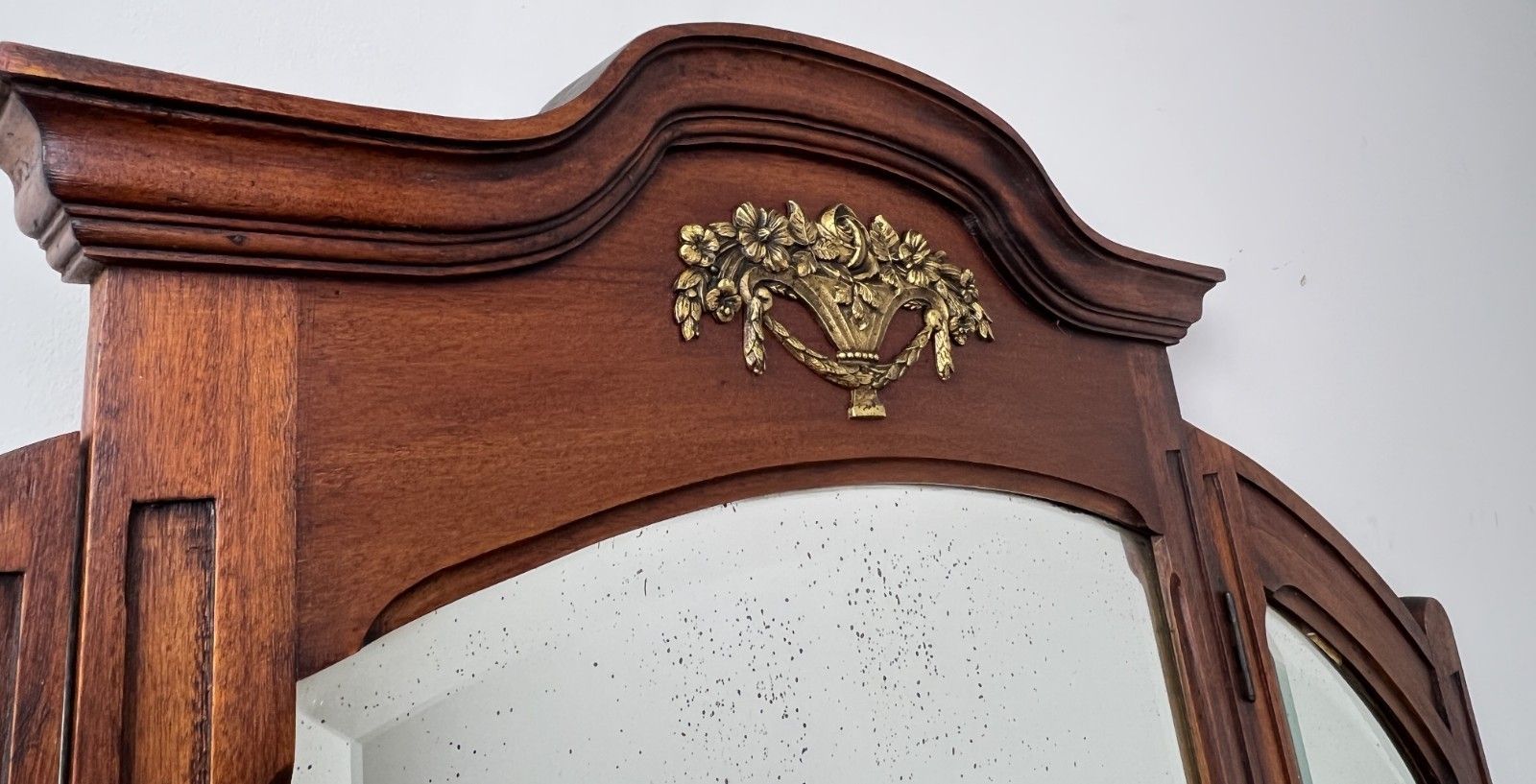 Mirror Antique French Style Walnut Triple Folding Dressing Table Mirror Lot 6139 photo vinterior