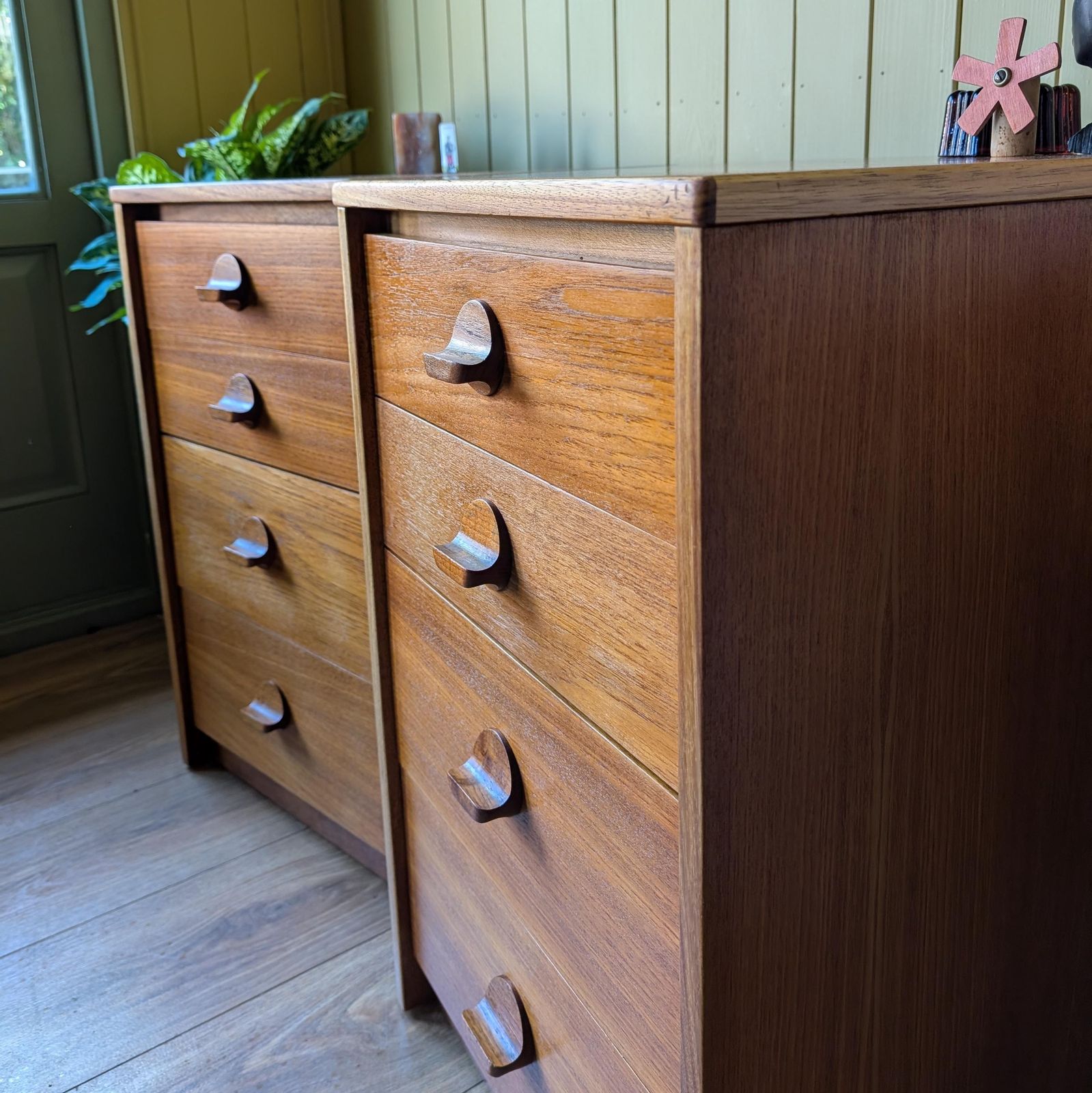 Pair Of Stag Cantata Bedsides, 1960s photo vinterior