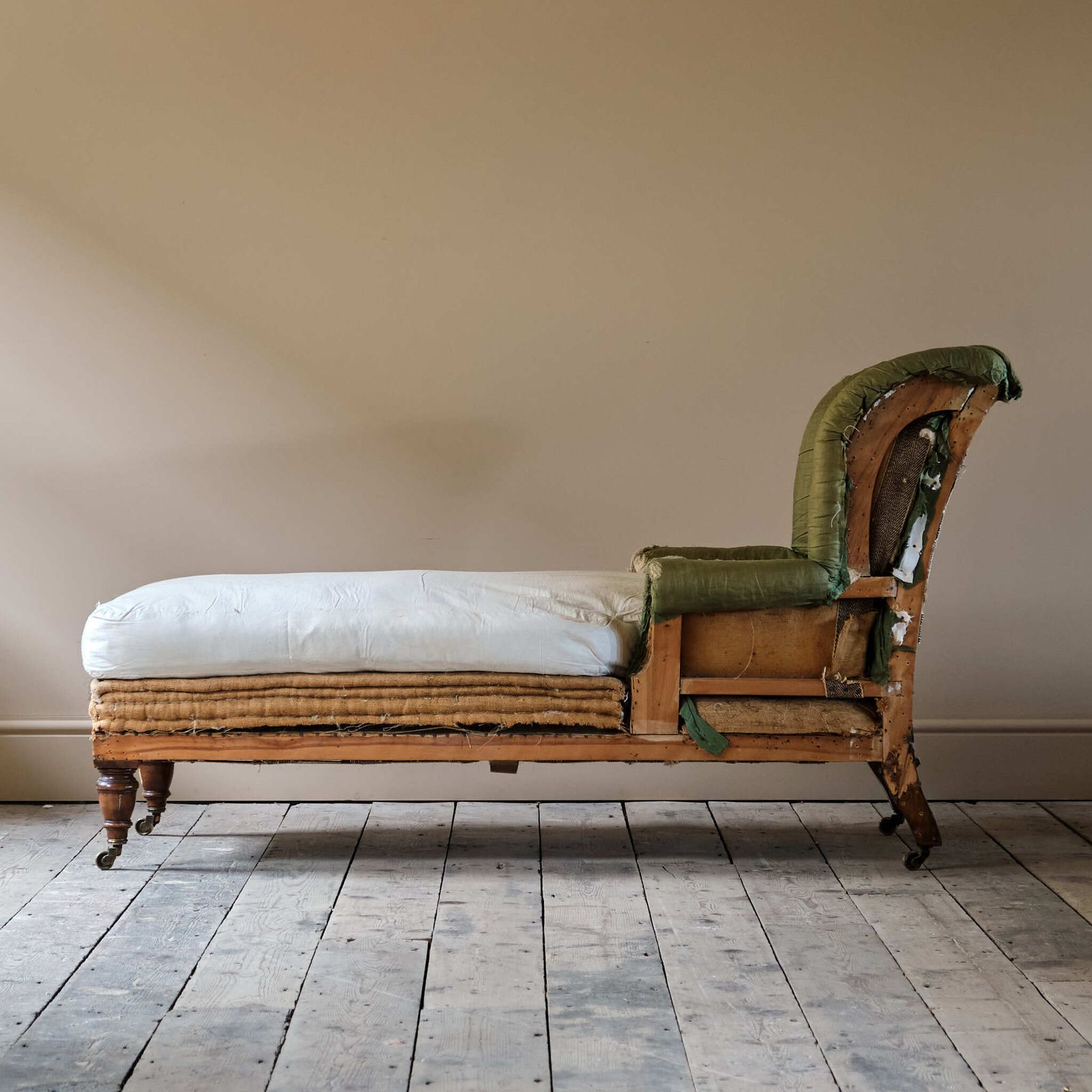 19th Century Howard Style Daybed photo vinterior
