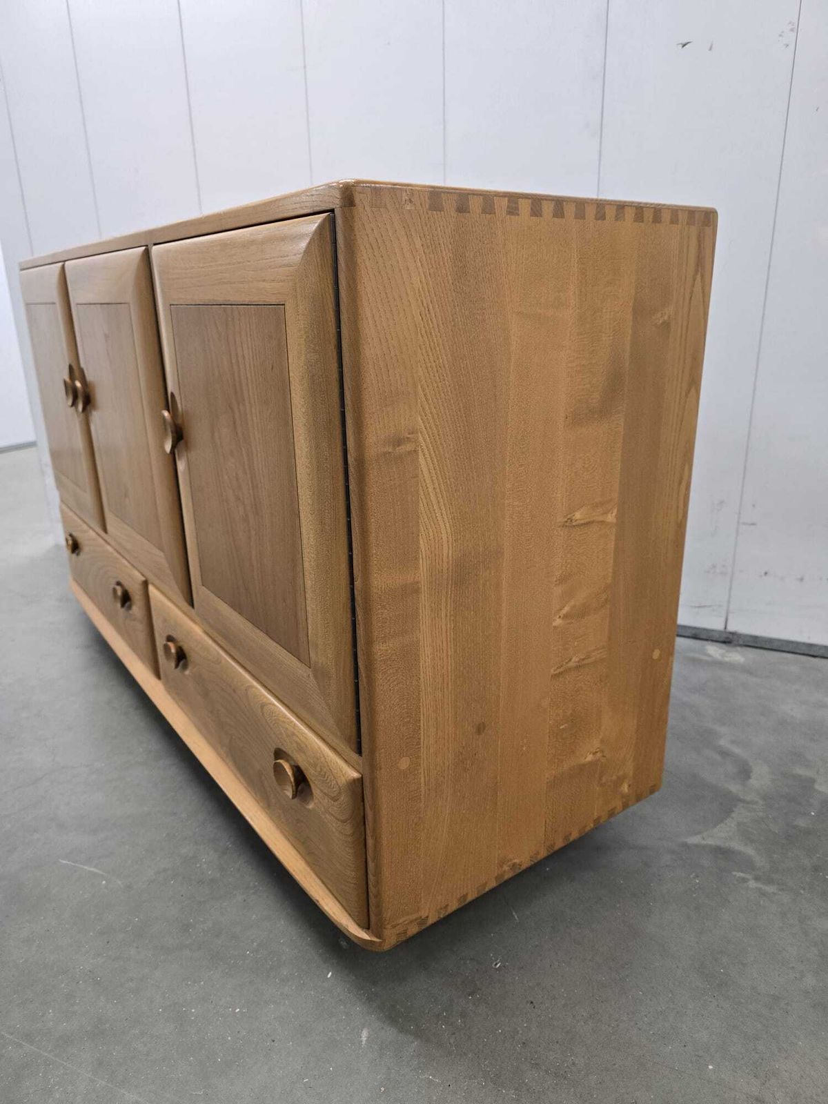 Ercol Windsor 468 Sideboard, 1980s photo vintage