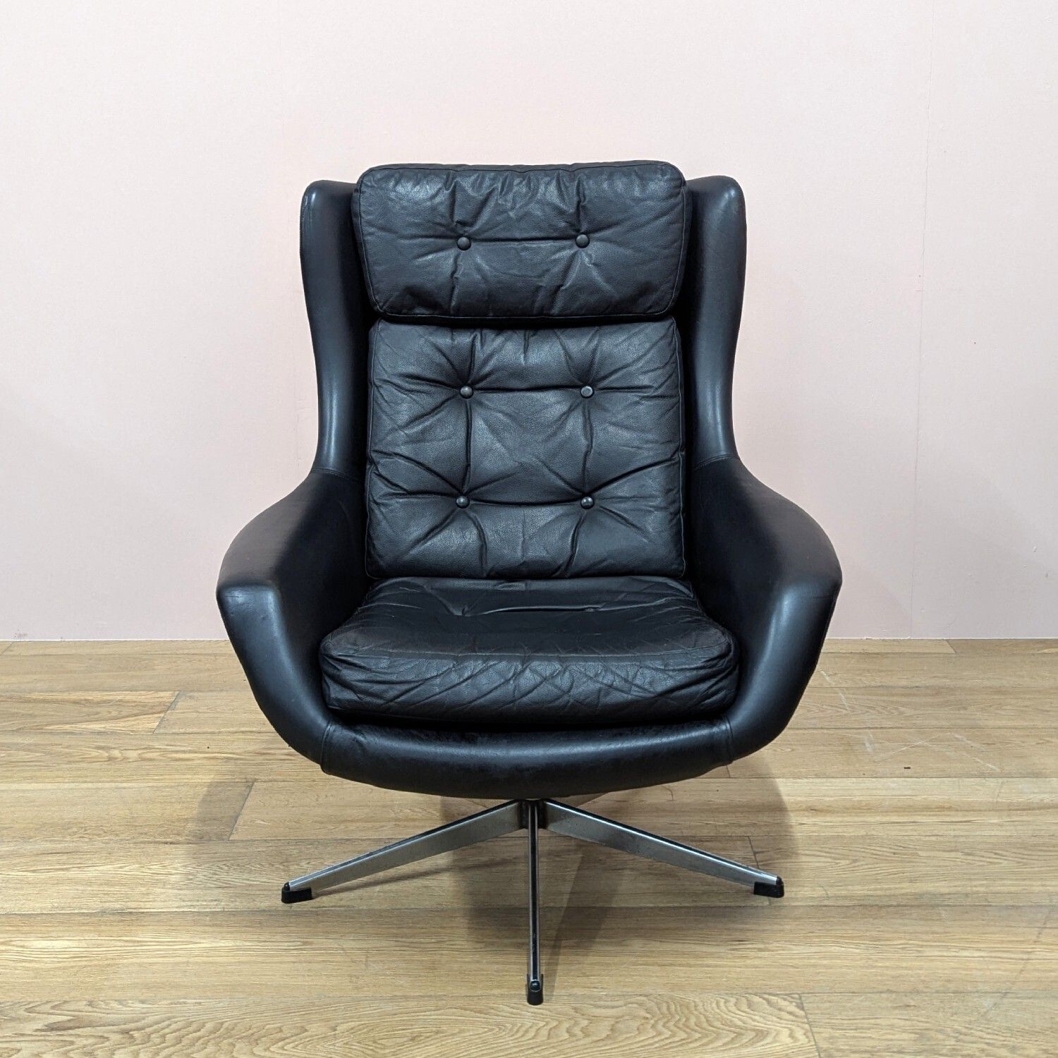 photo furniture Midcentury Danish Black Leather Swivel Lounge Chair